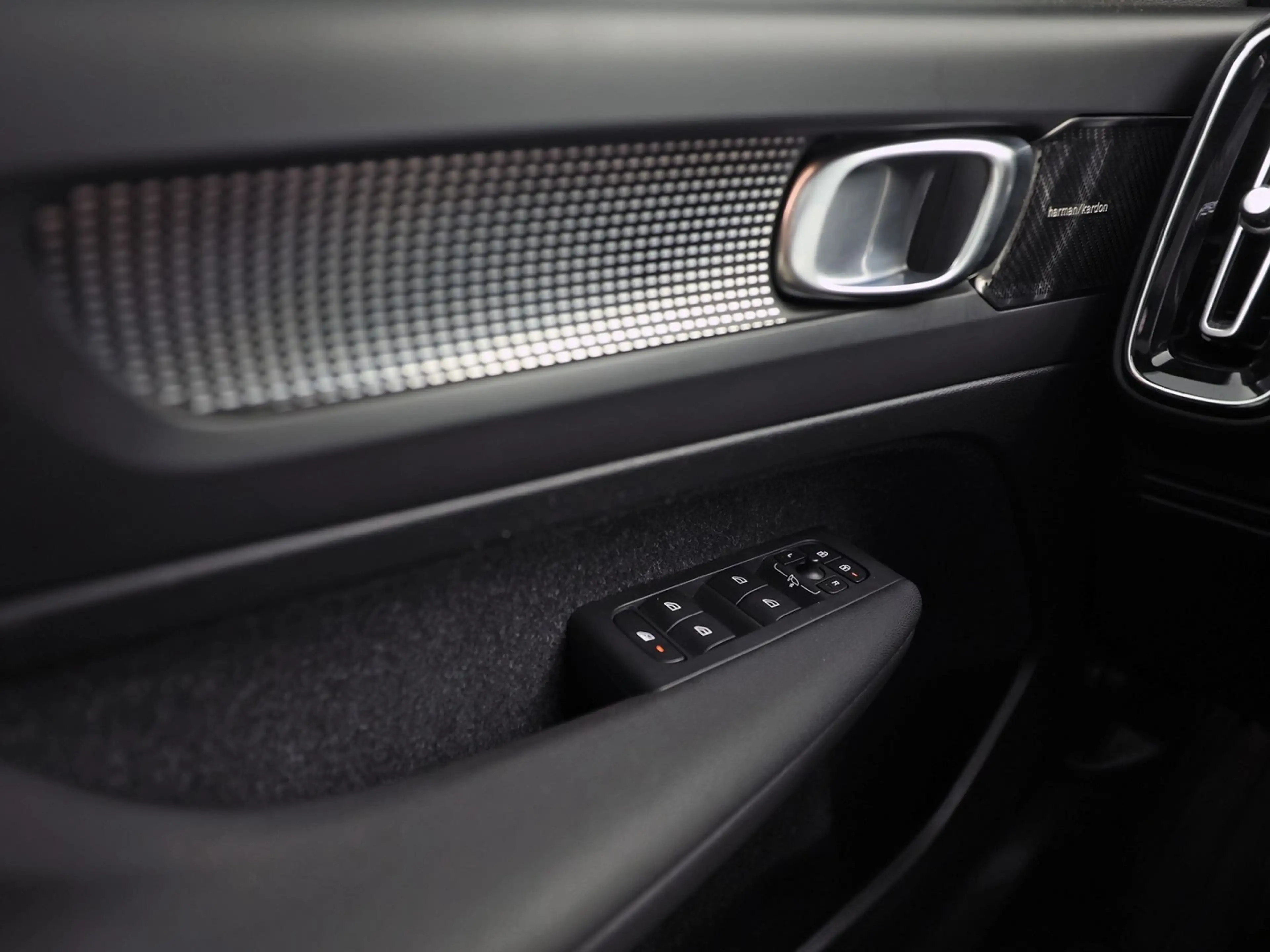 Volvo XC40 1.5 T5 Twin Engine R-Design 252Pk Automaat (PANORA — photo 28