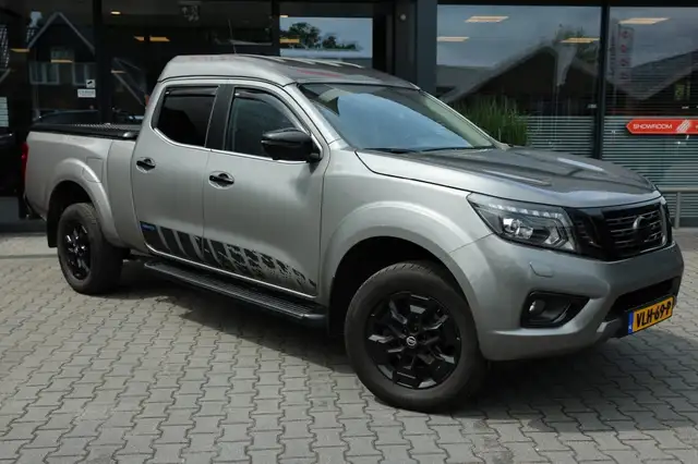 Nissan Navara 2.3 DCI DUBBEL CABINE N-GUARD A/T 5 SITZ 4WD VAN