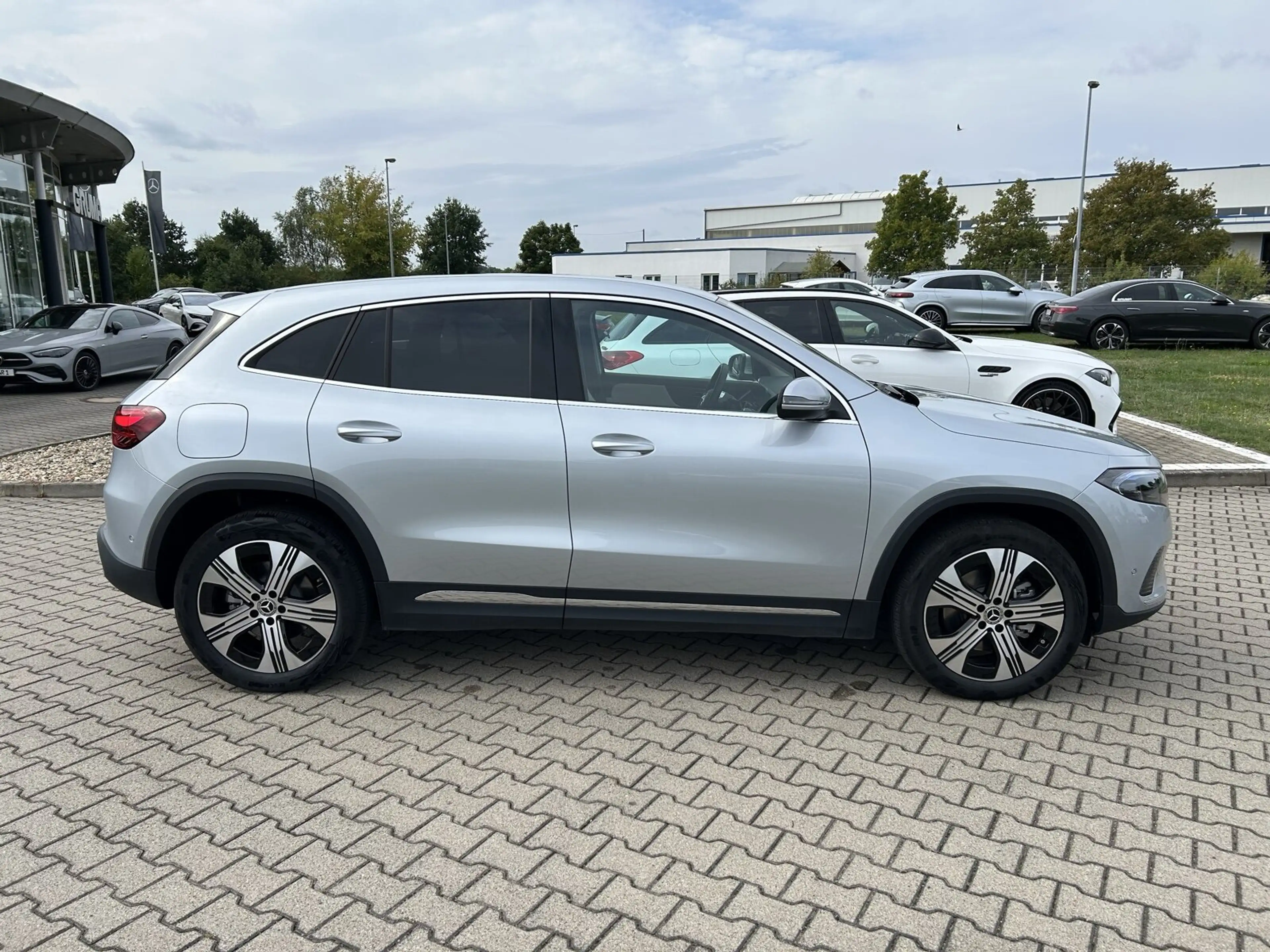 Mercedes-Benz EQA 250 EQA 250+ Progressive/Erweiterte Serienausstattung — photo 4