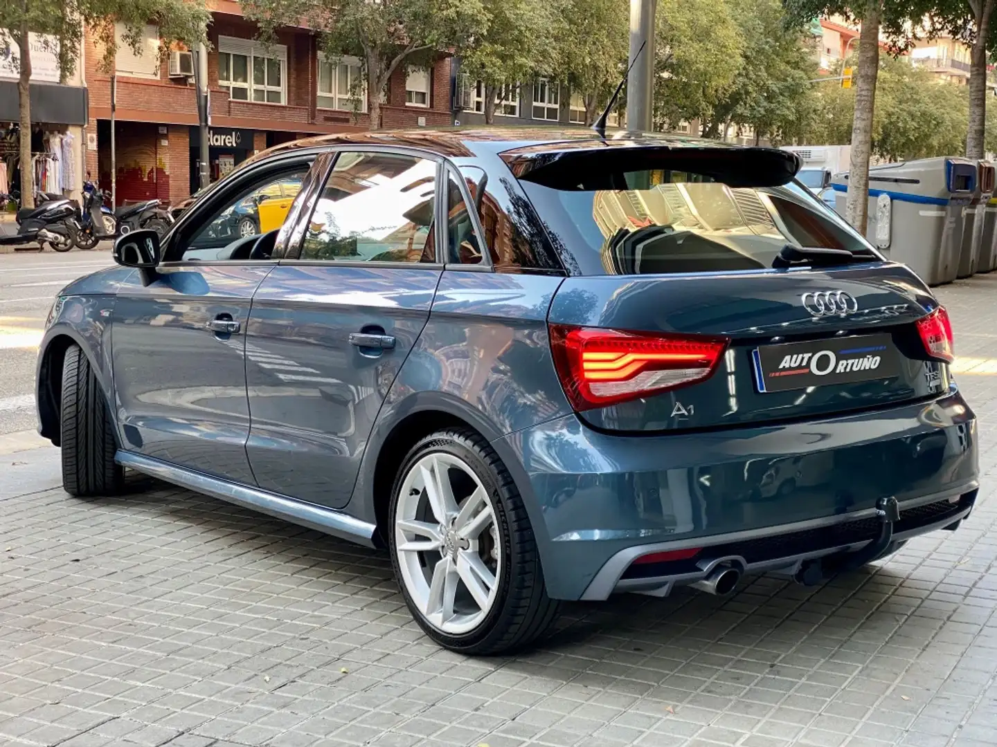 Audi A1 Sportback 1.0 TFSI Adrenalin Azul - 2