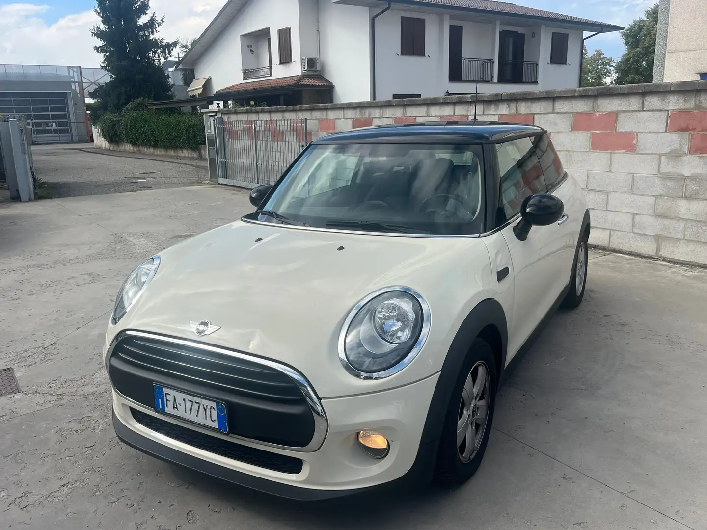 MINI One Mini IV F55-F56 2014 1.2 75cv 3p Blanc - 1