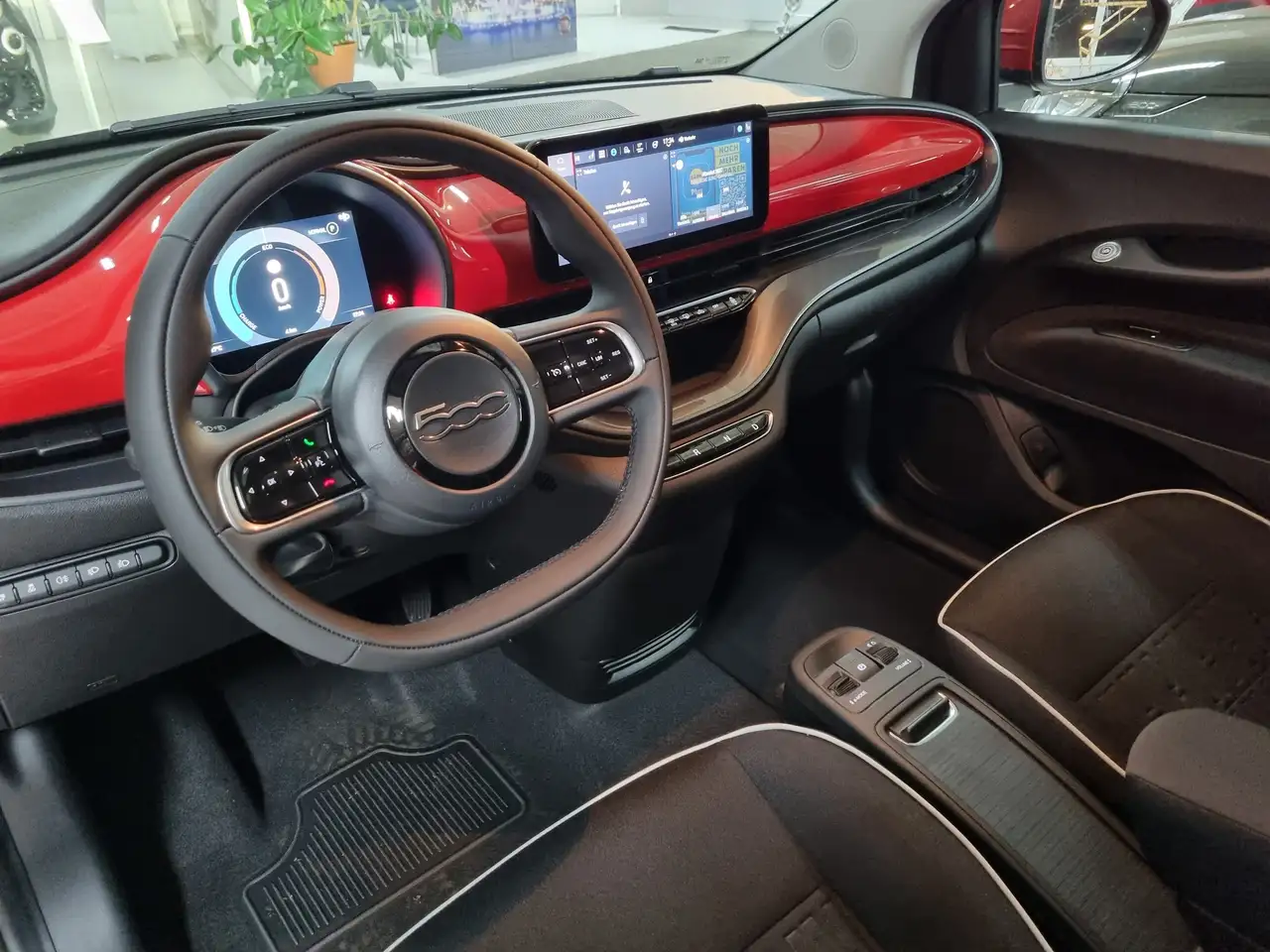 Fiat 500e Icon 42 kWh 87kW (118PS) 8