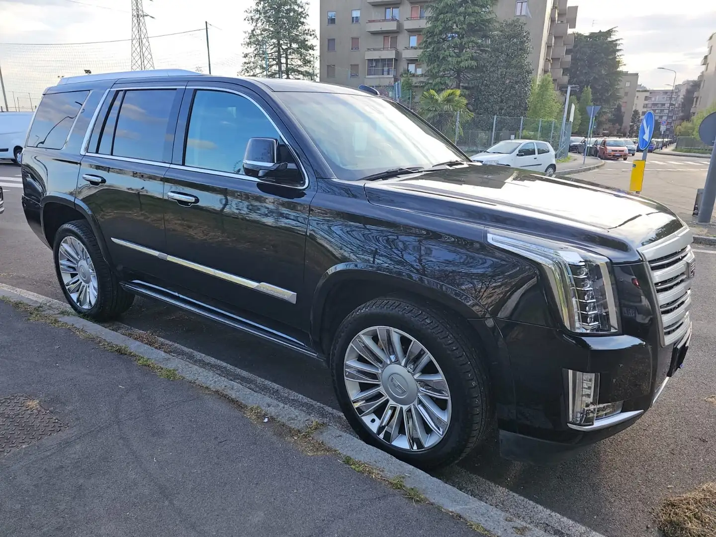 Cadillac Escalade IV 2015 6.2 V8 Platinum auto Schwarz - 1
