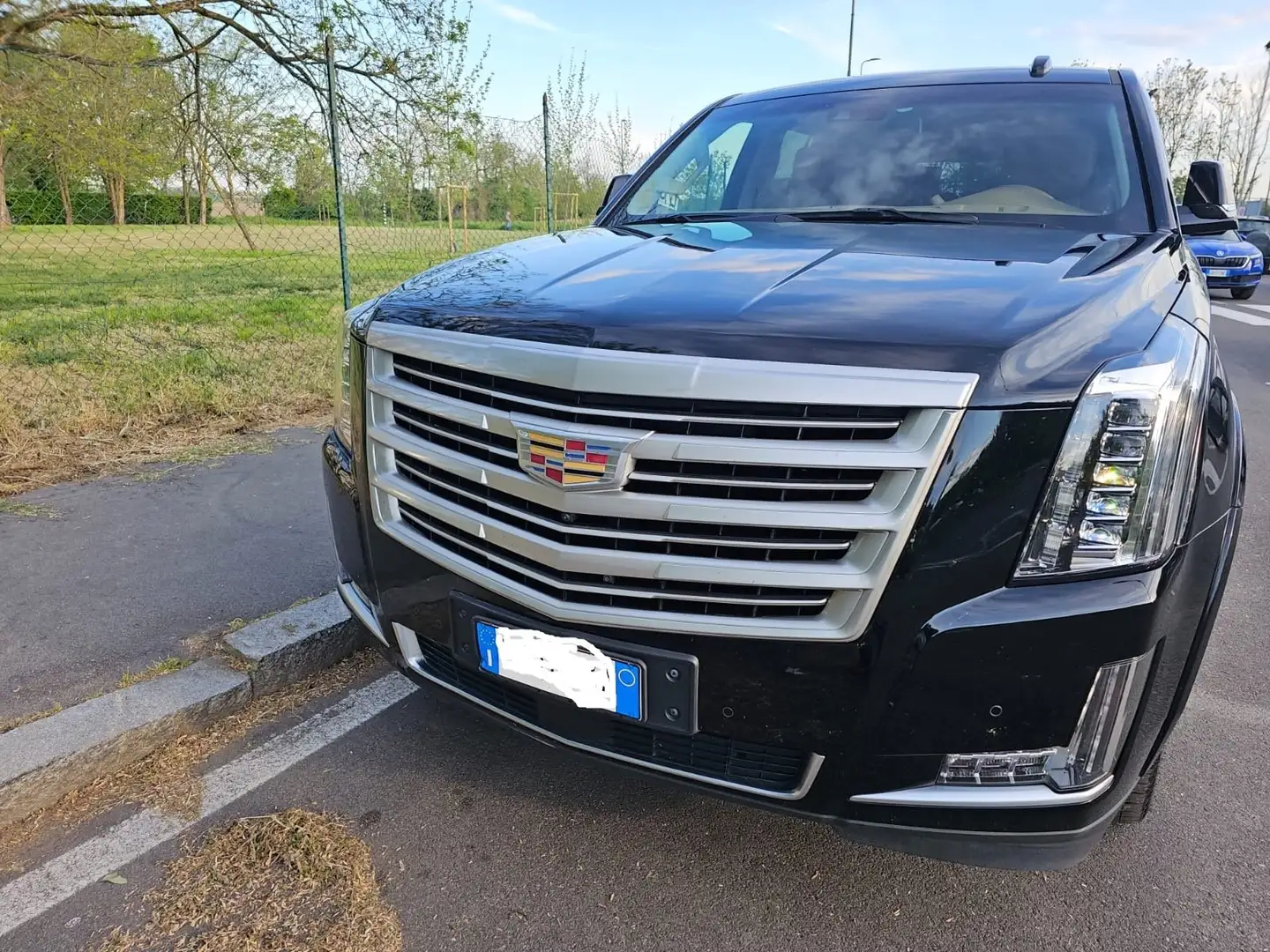Cadillac Escalade IV 2015 6.2 V8 Platinum auto Schwarz - 2