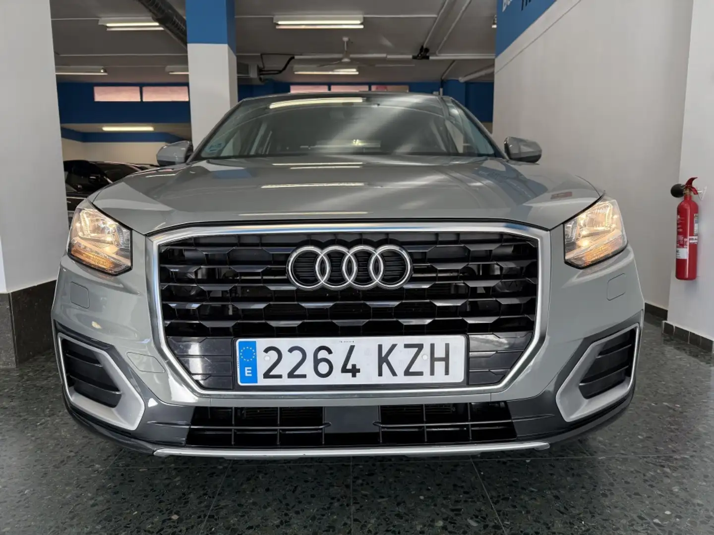 Audi Q2 35 TFSI Design S tronic 110kW Gris - 2