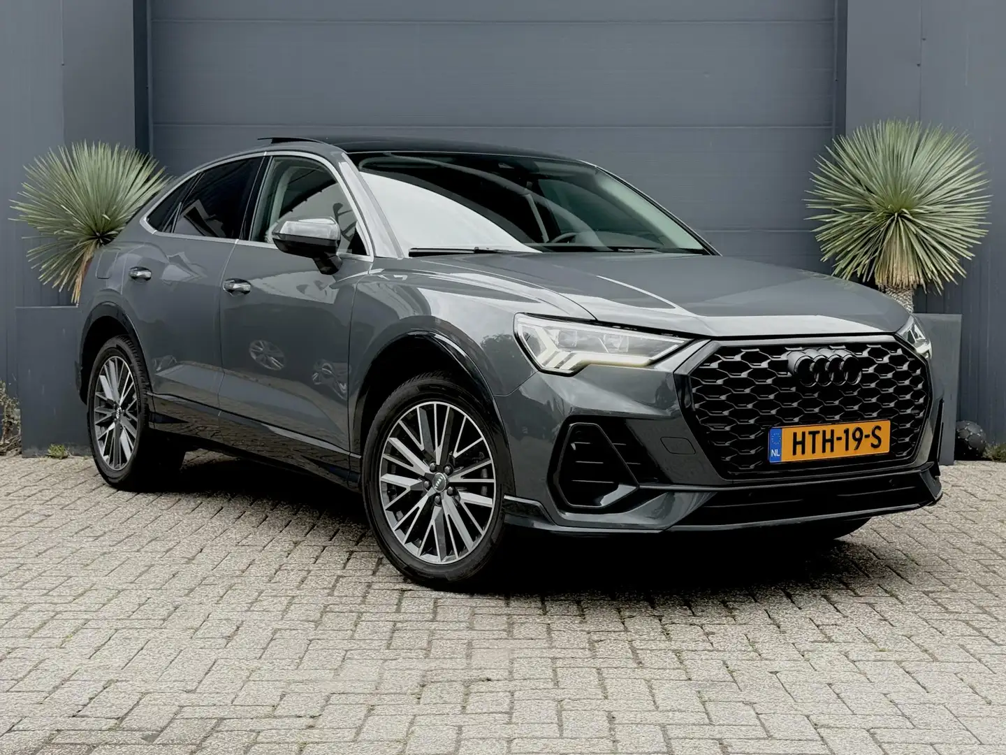 Audi Q3 Sportback 35 TFSI S-Line Pano/Automaat/Virtual/Cam Grijs - 1