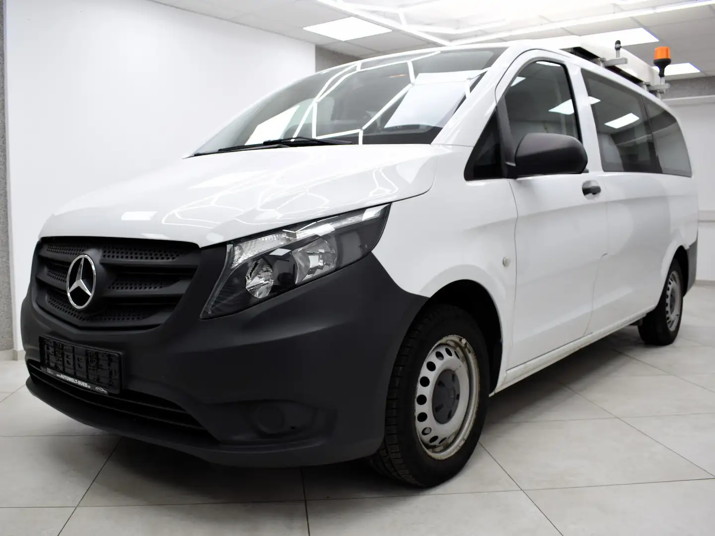 Mercedes-Benz Vito Tourer Pro Lang 111 BlueTec 8Sitzer Klima Tempmoma Weiß - 2