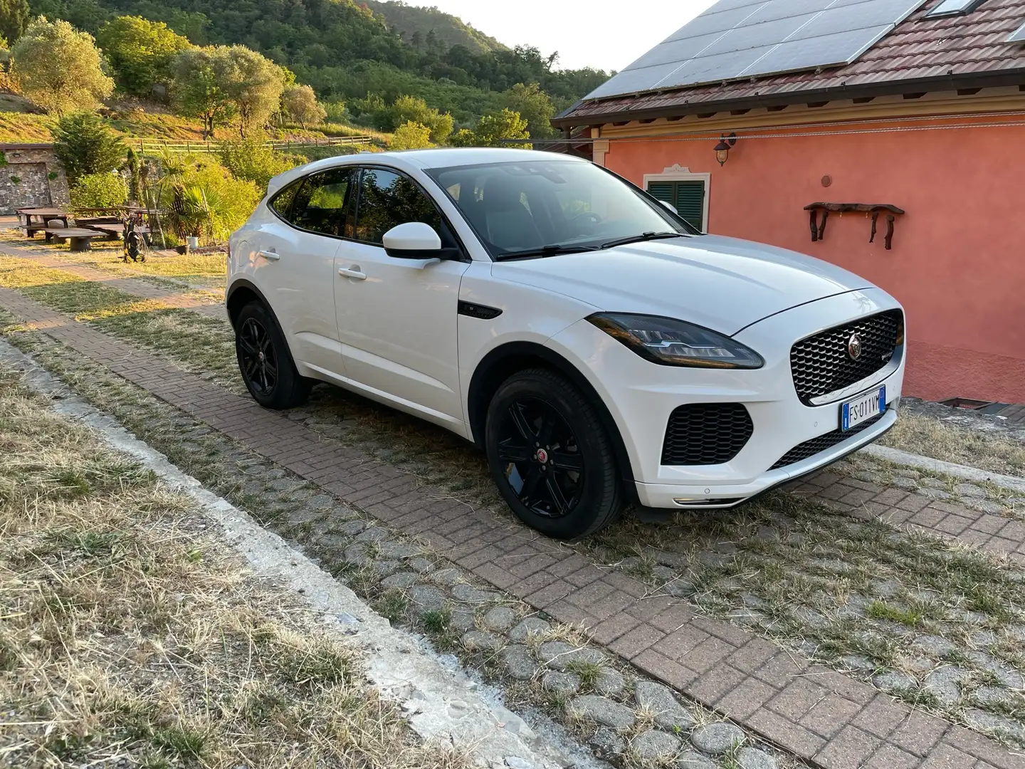 Jaguar E-Pace 2.0d i4 R-Dynamic S awd 150cv auto - 2