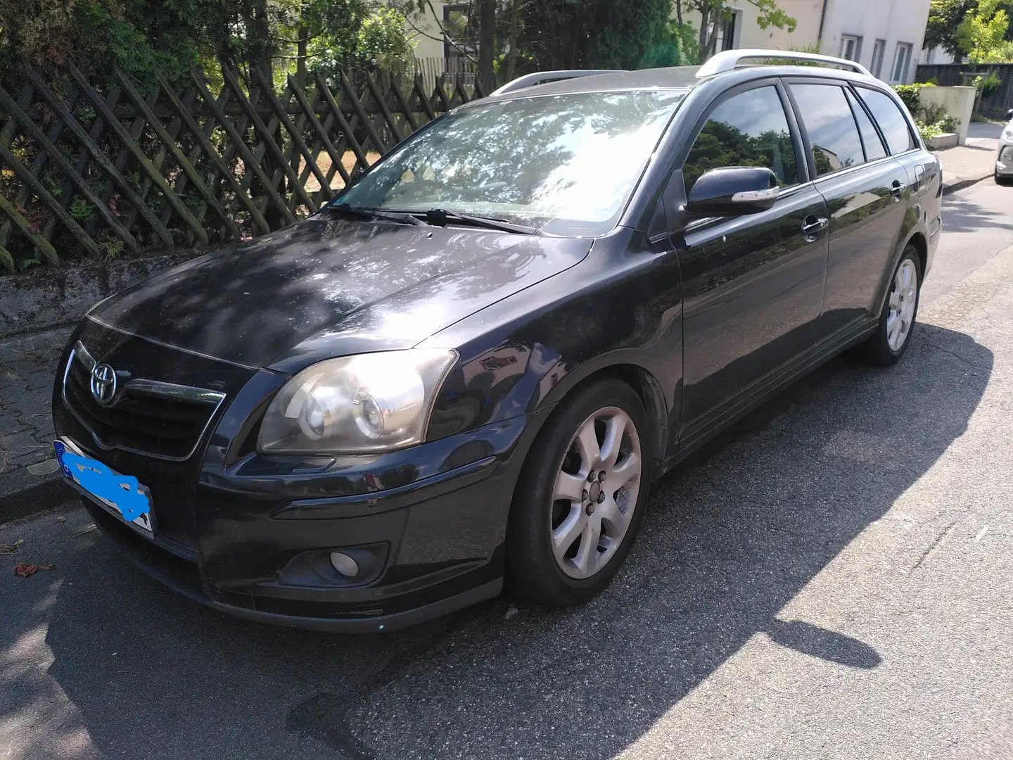 Toyota Avensis Für Bastler: Avensis 2.0 VVT-i Combi Executive Černá - 2