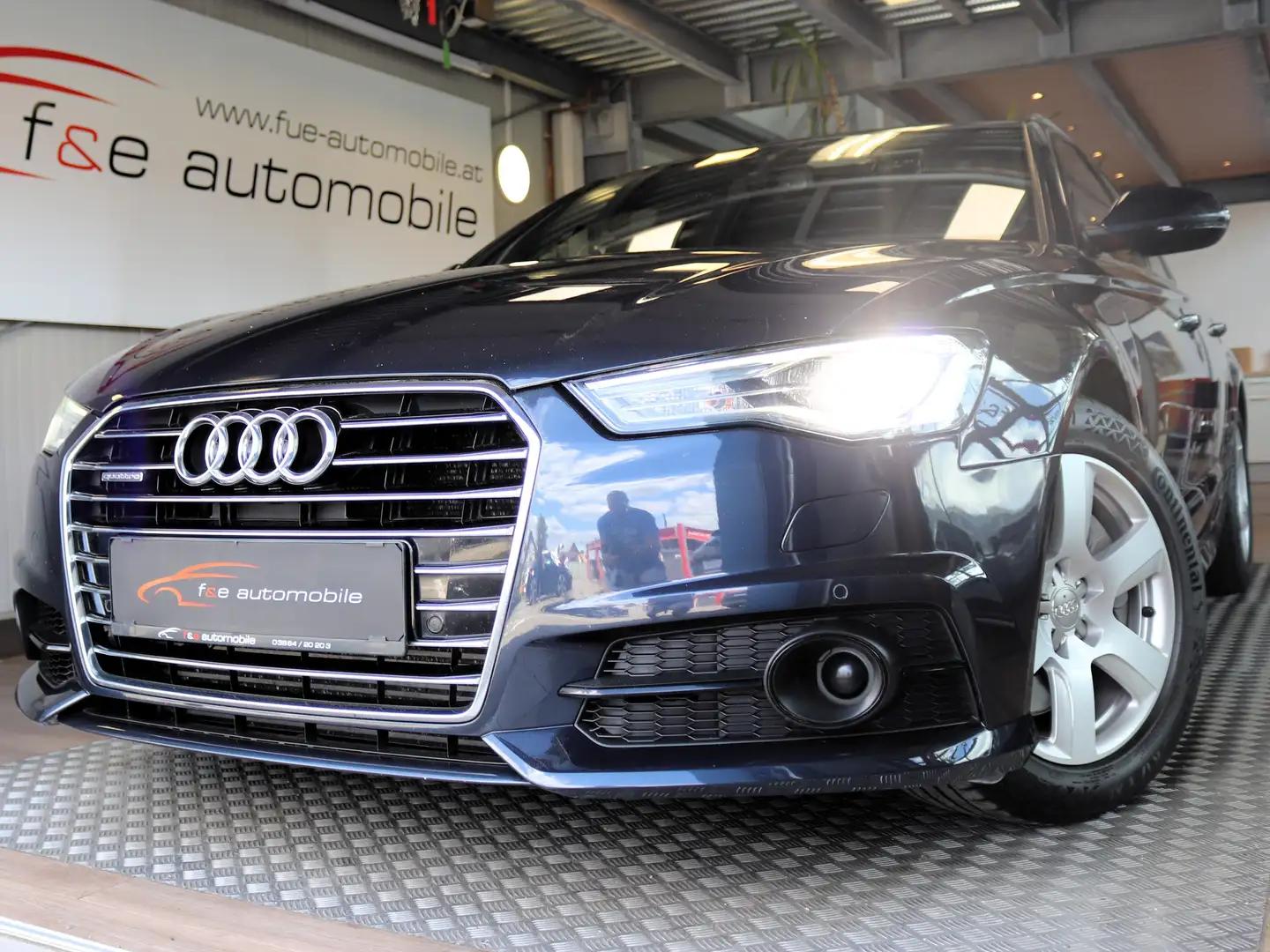 Audi A6 Avant 3.0 TDI quattro Intense Blau - 1