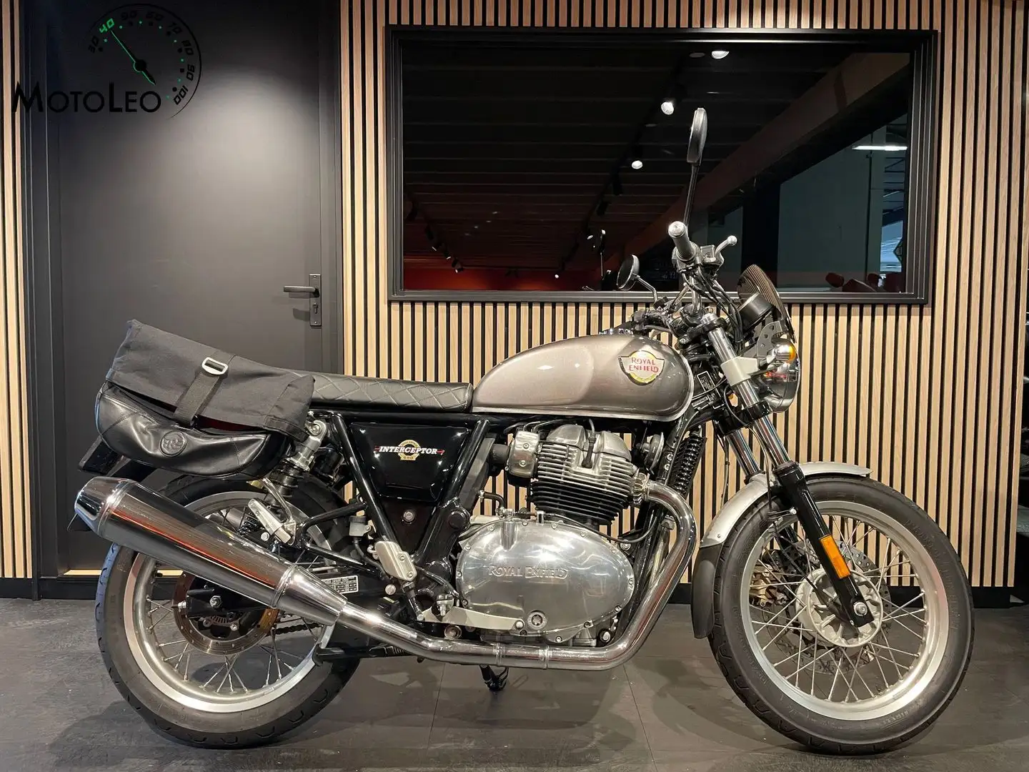 Royal Enfield Interceptor 650 Gris - 1