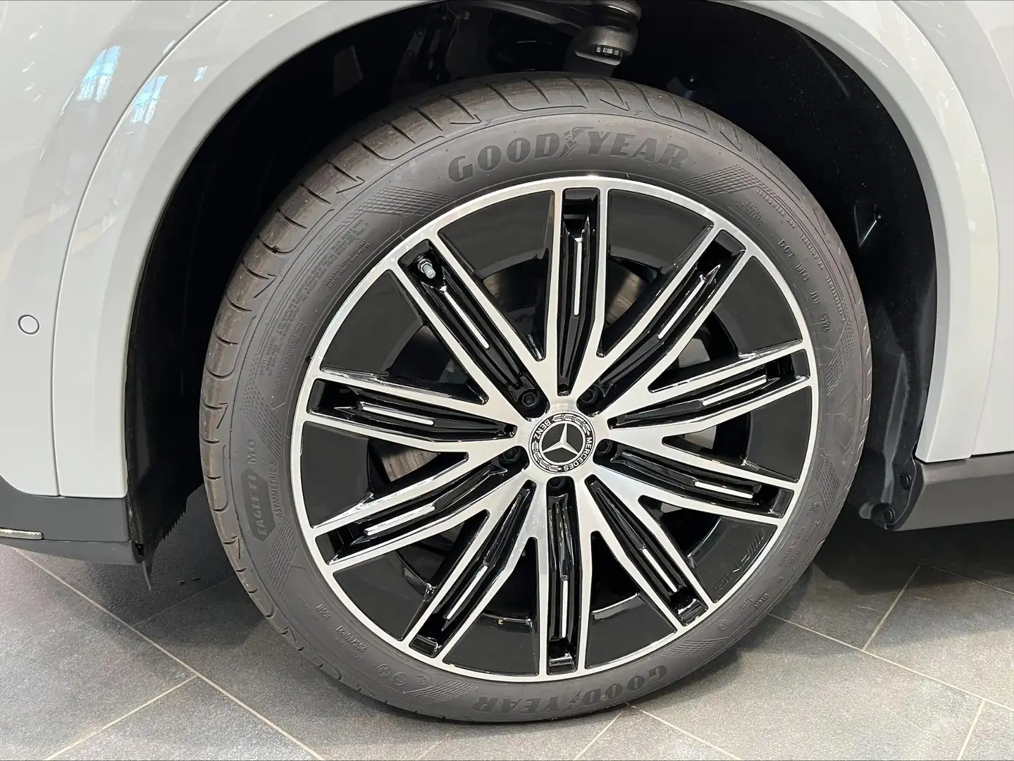 Mercedes-Benz EQE SUV EQE 300 Star Edition Levering 02/26 Grijs - 2