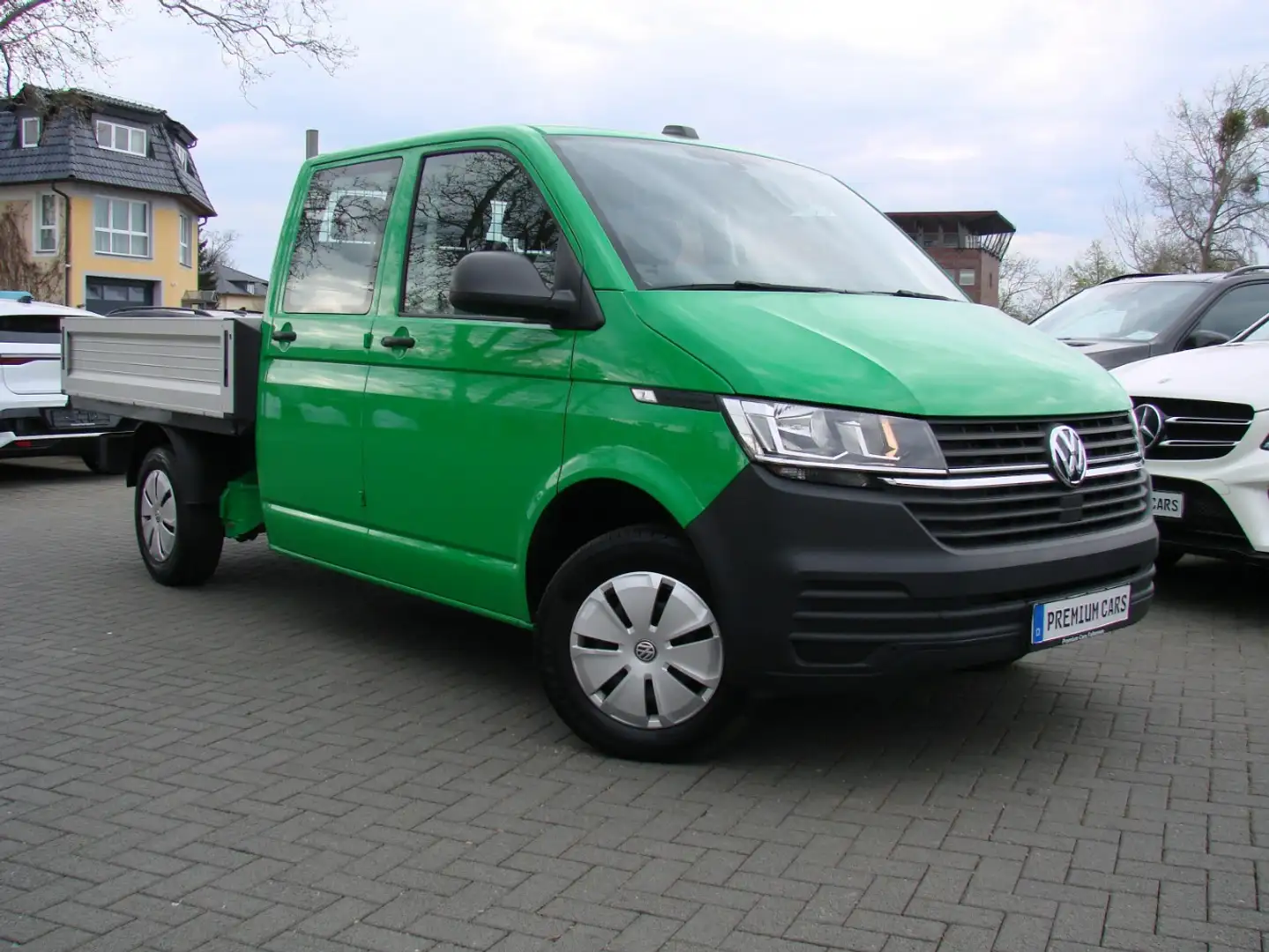 Volkswagen T6.1 Transporter Doka Pritsche lang Navi Grün - 1