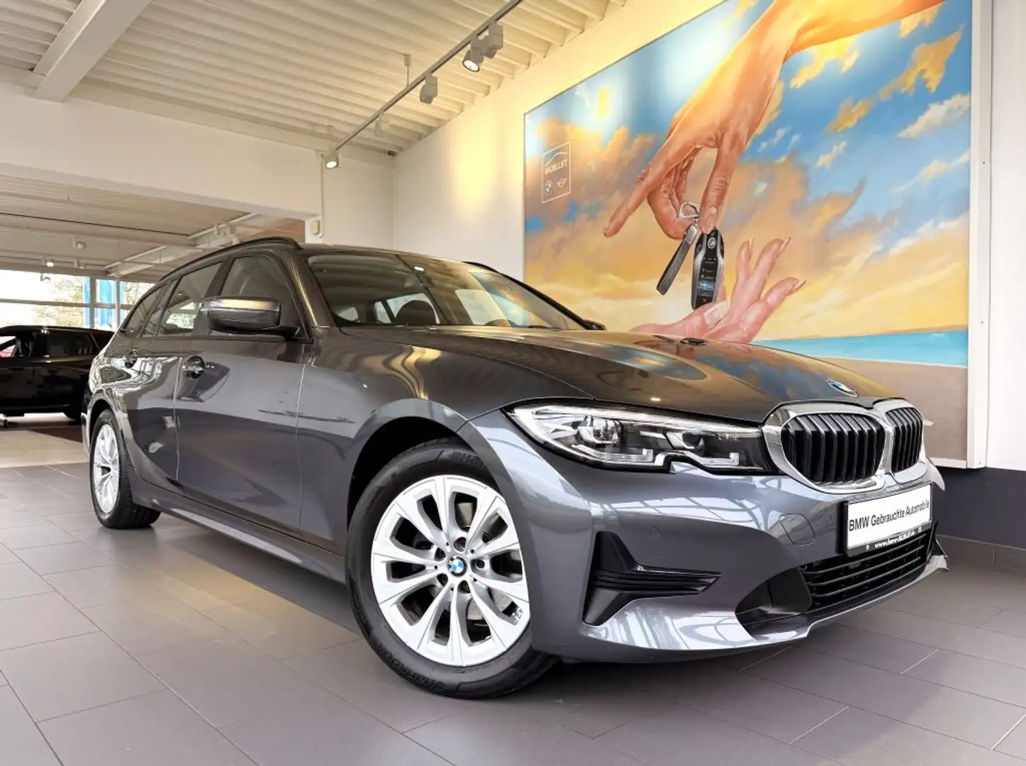 BMW 320 i Touring Aut. LED+AHK+SPUR+SITZH+AL+DAB+TEMP Gris - 2