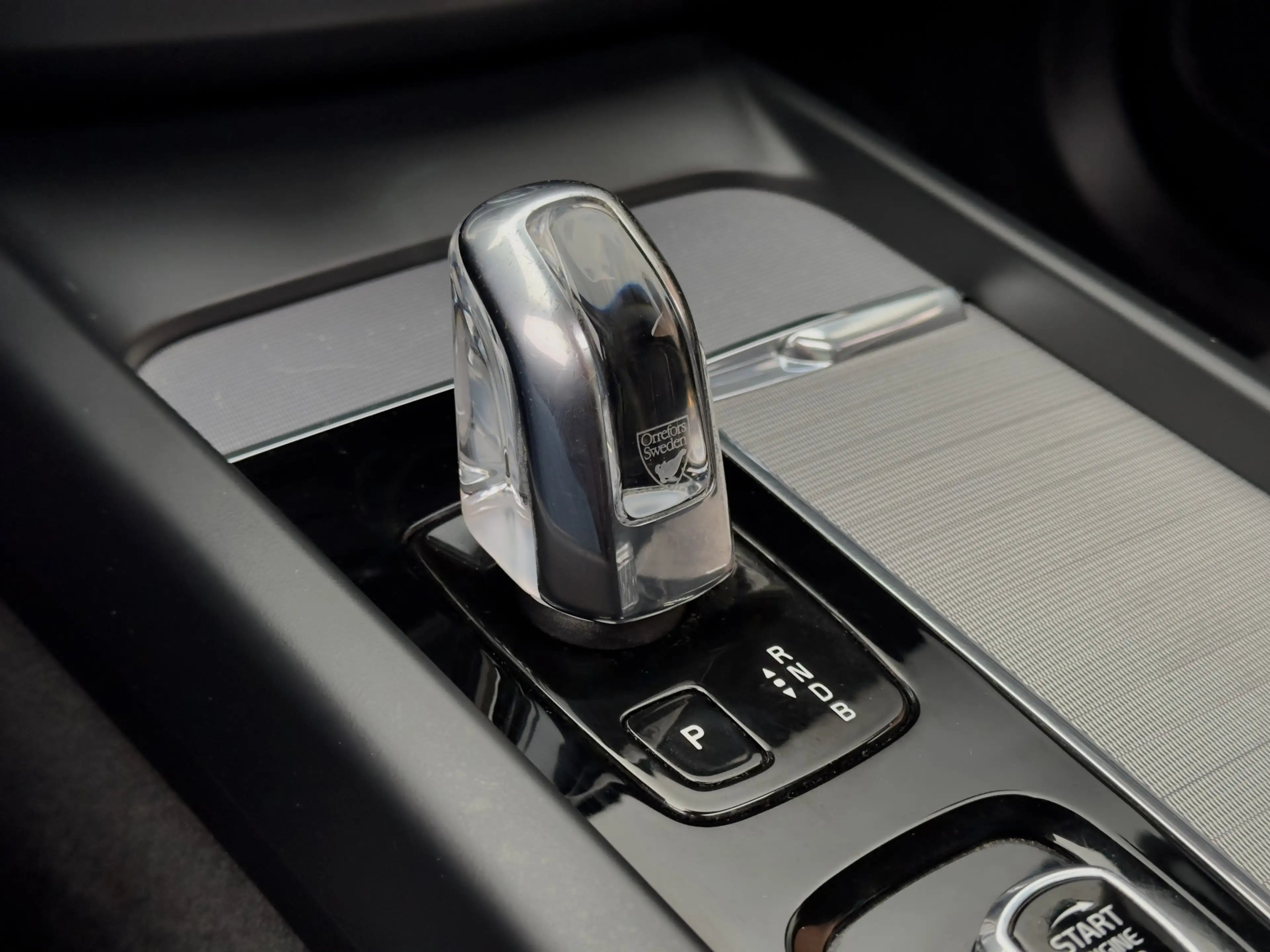 Volvo XC60 2.0 T8 AUT8 TWIN ENGINE AWD INSCRIPTION PANODAK LE — photo 7