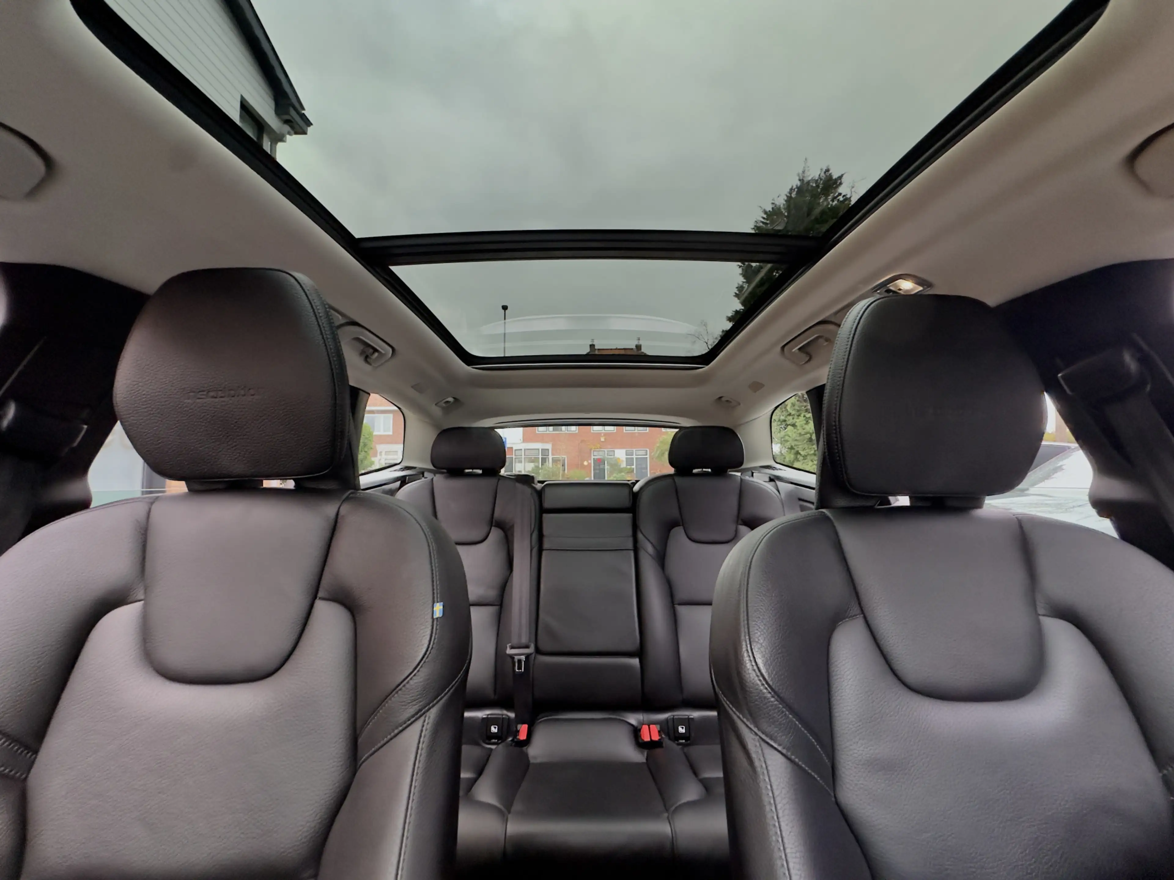Volvo XC60 2.0 T8 AUT8 TWIN ENGINE AWD INSCRIPTION PANODAK LE — photo 4
