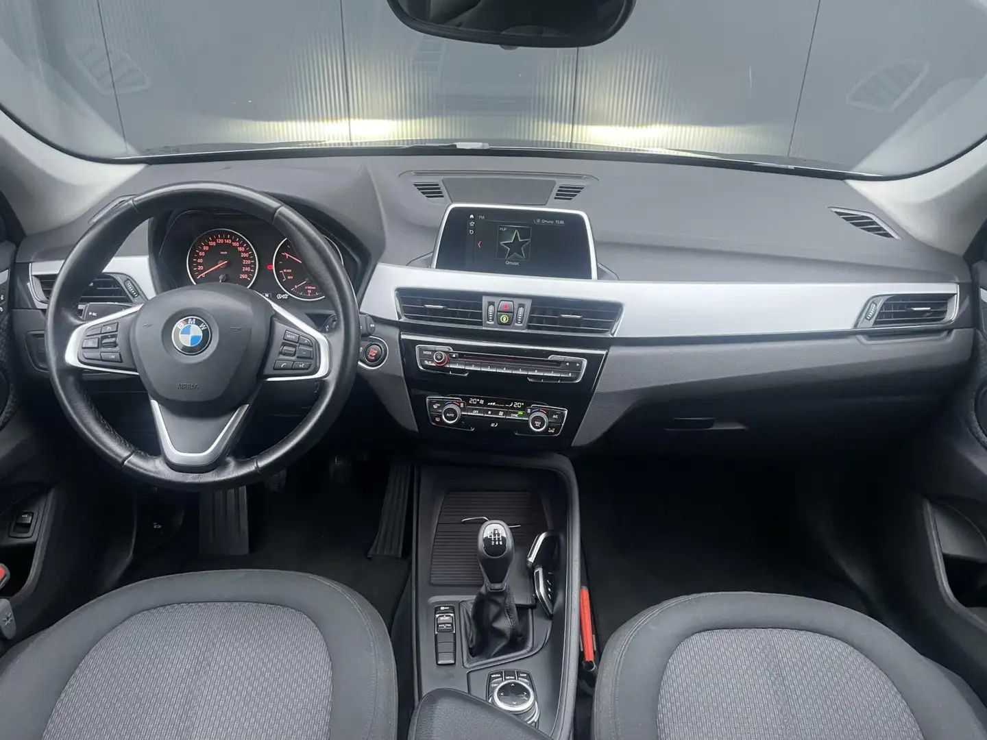 BMW X1 sDrive16d Executive Gris - 2