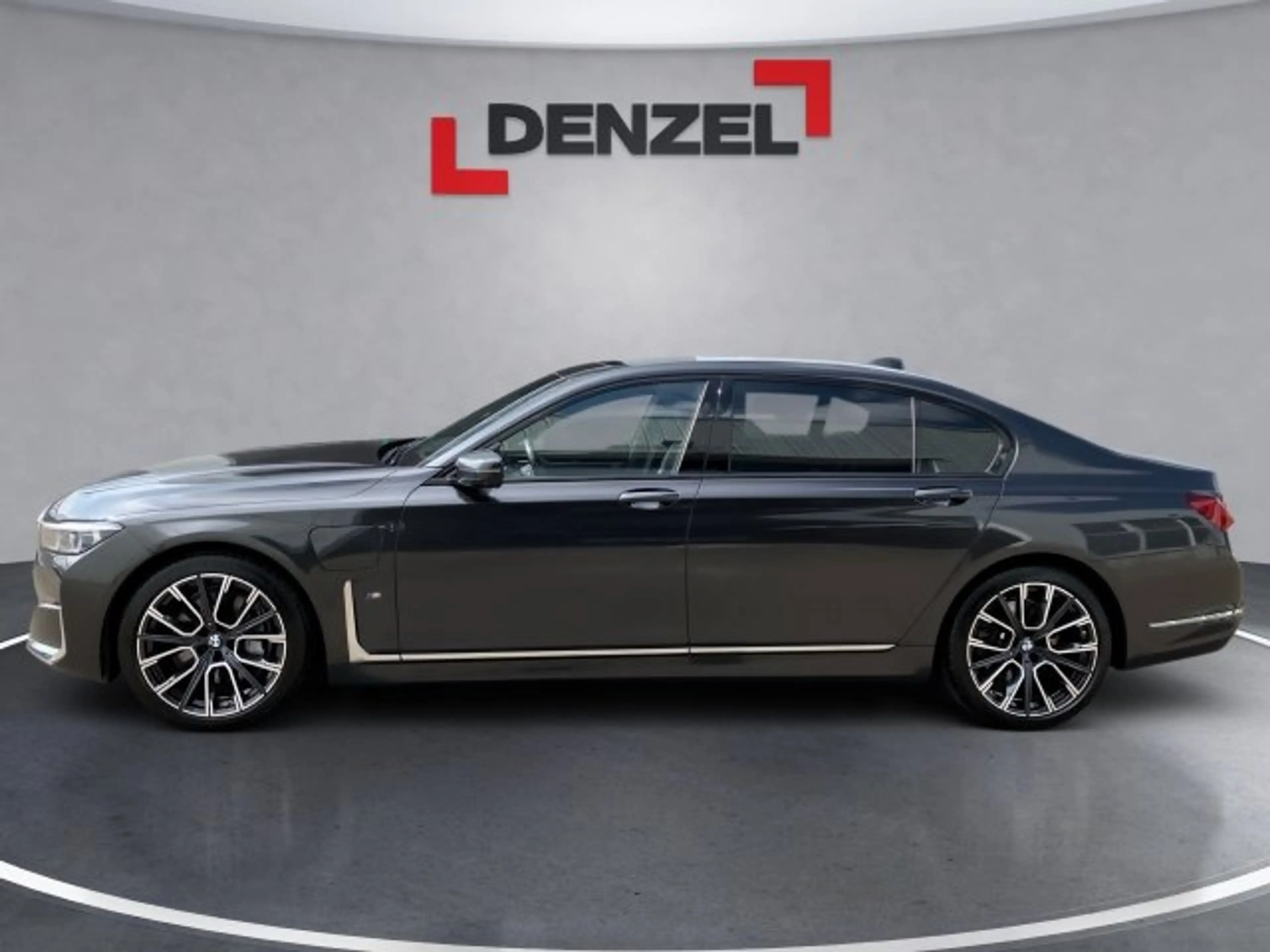 BMW 745 Le xDrive G12 — photo 2