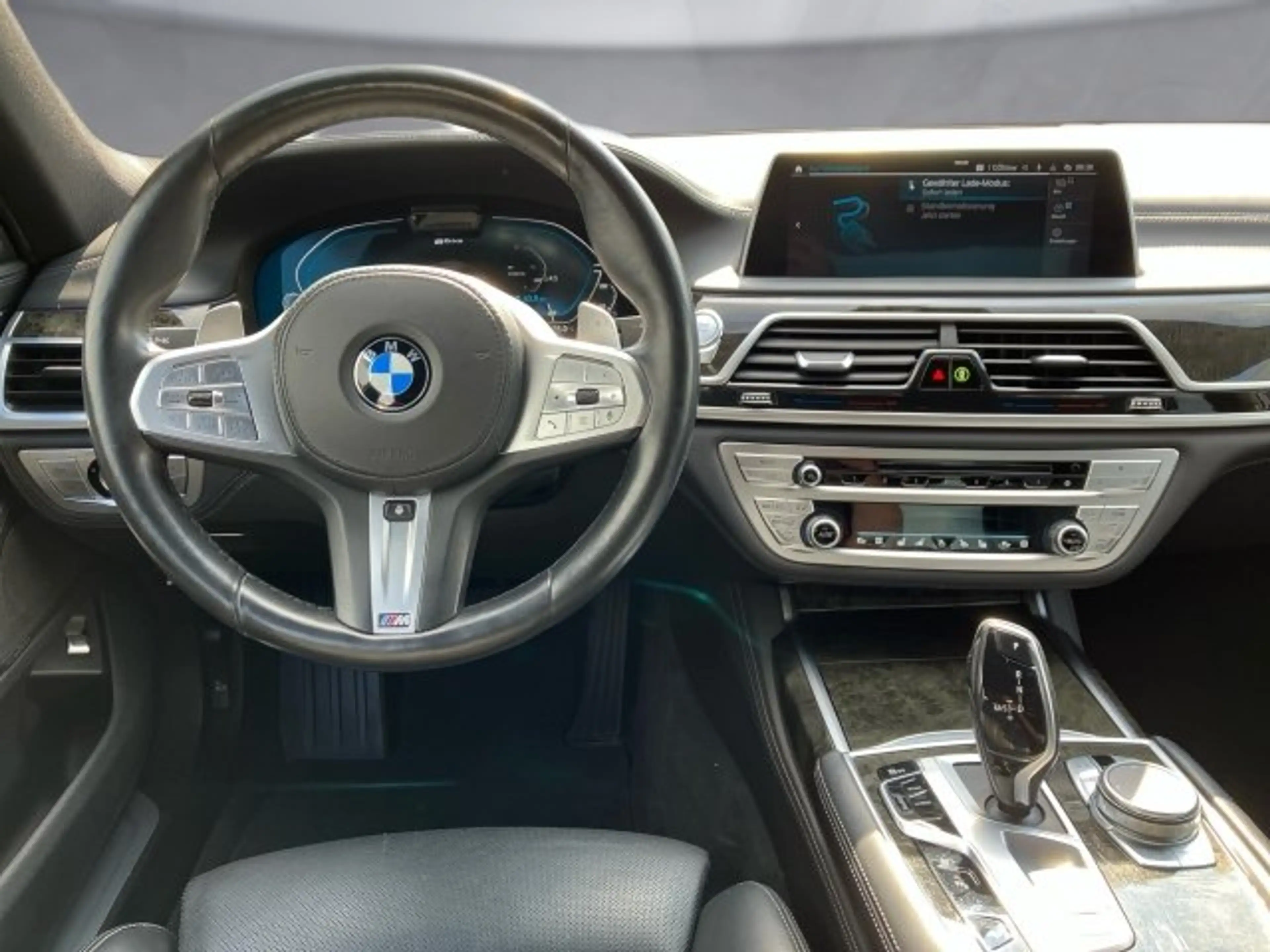 BMW 745 Le xDrive G12 — photo 9