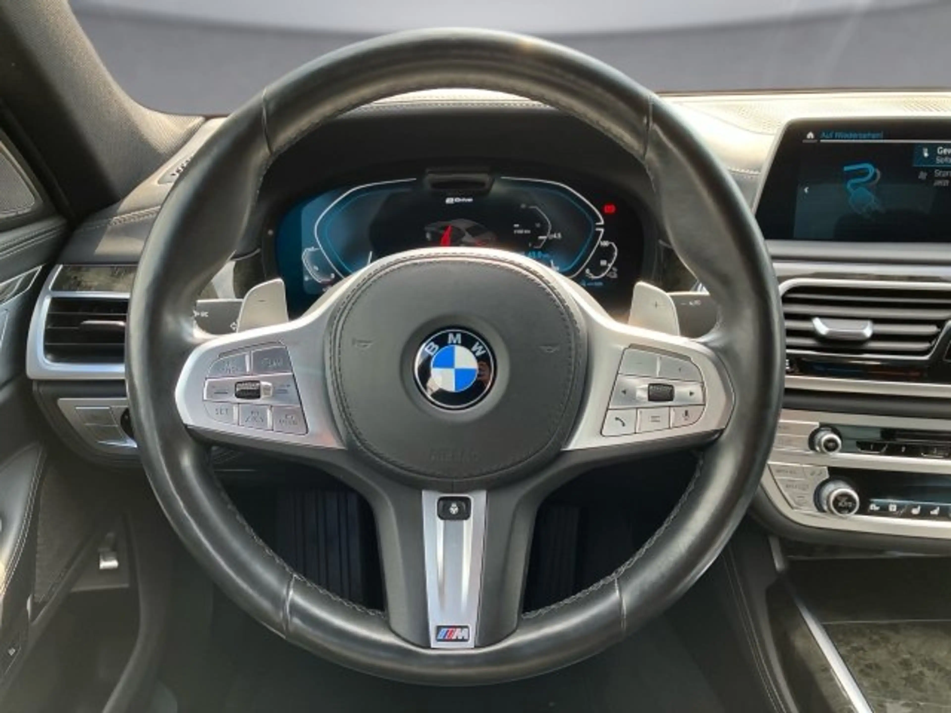 BMW 745 Le xDrive G12 — photo 10