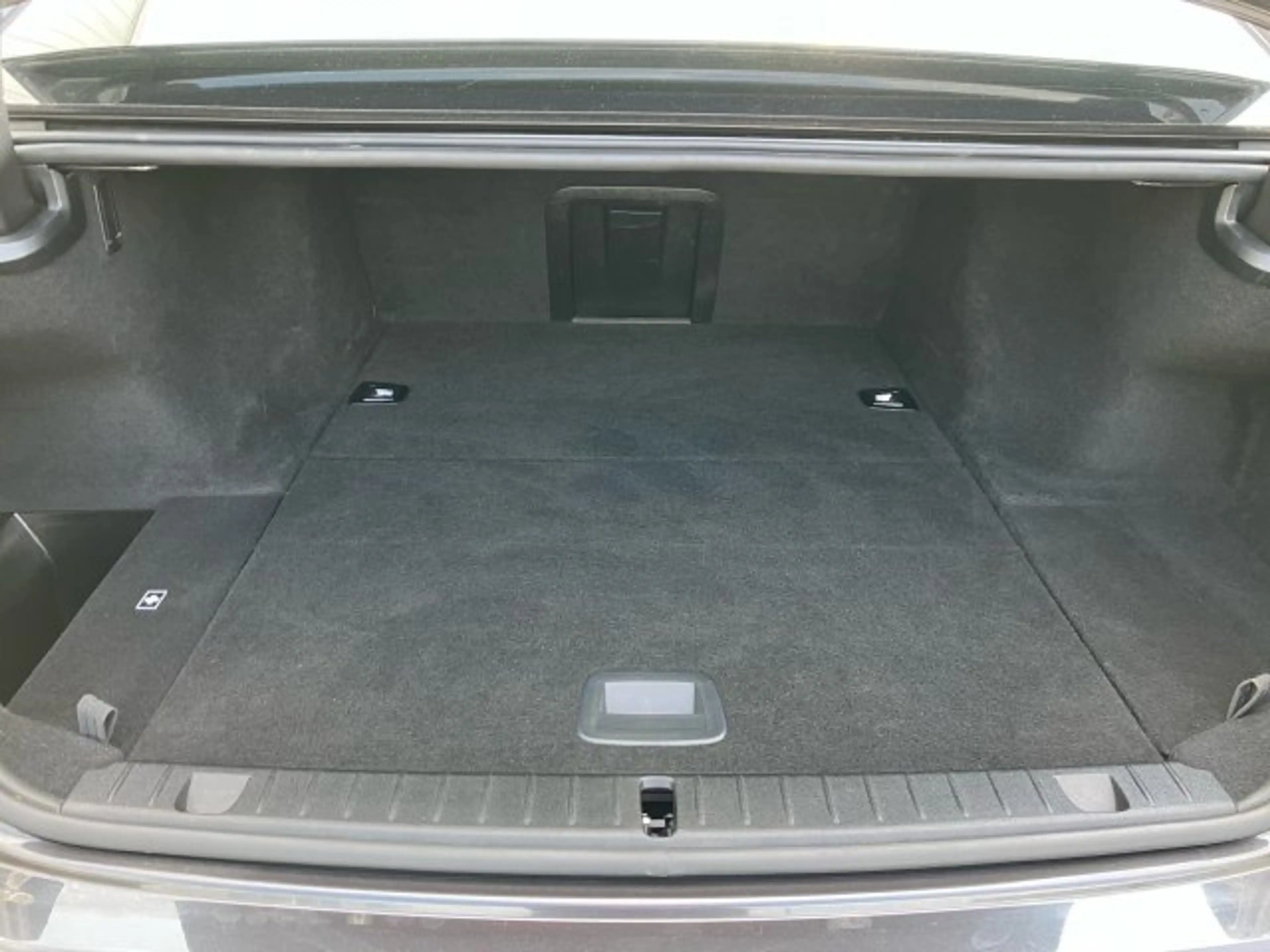 BMW 745 Le xDrive G12 — photo 13