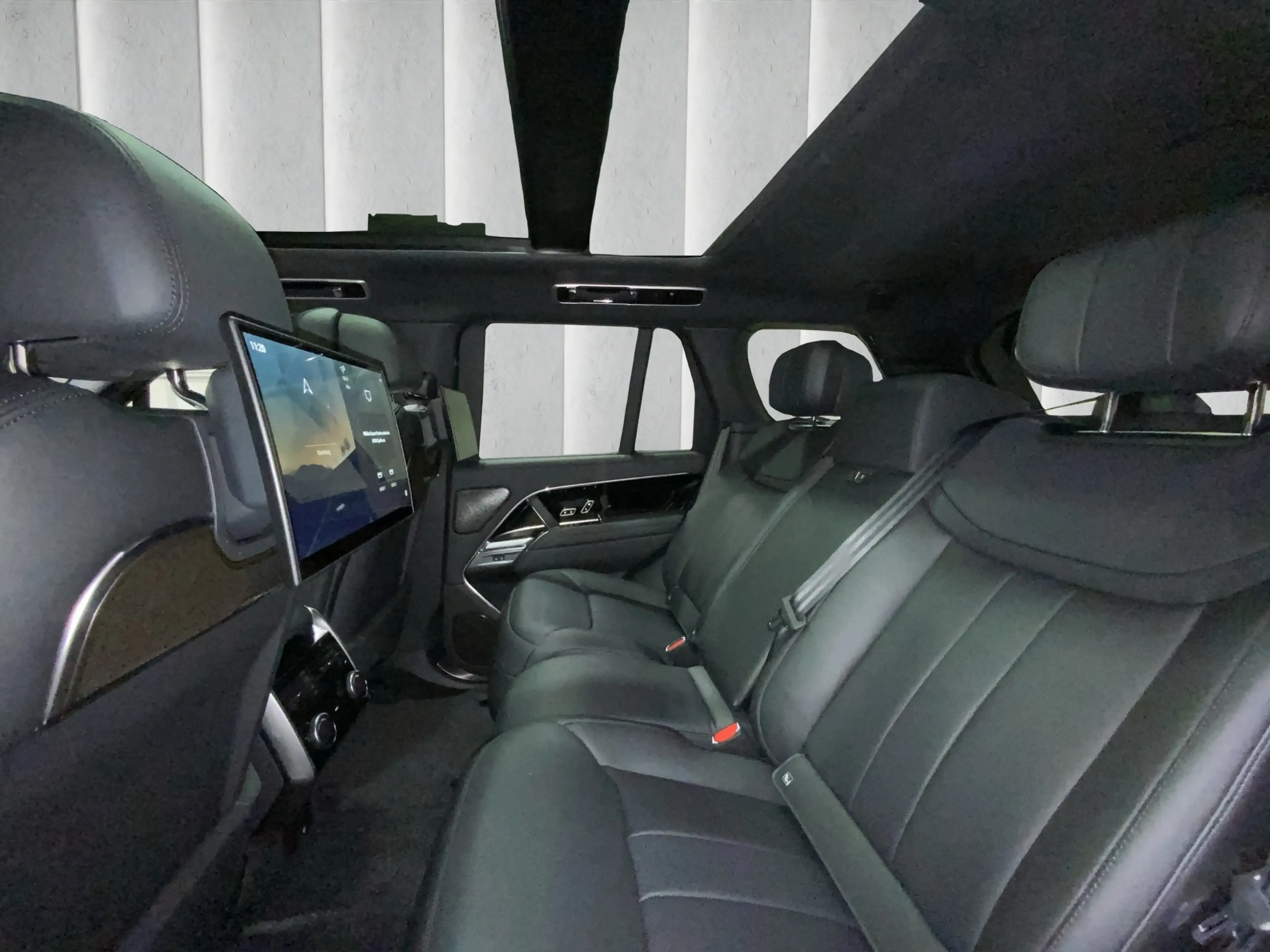 Land Rover Range Rover Autobiography 4.4 P530 Geländewagen. 390 kW. 5-tür — photo 8