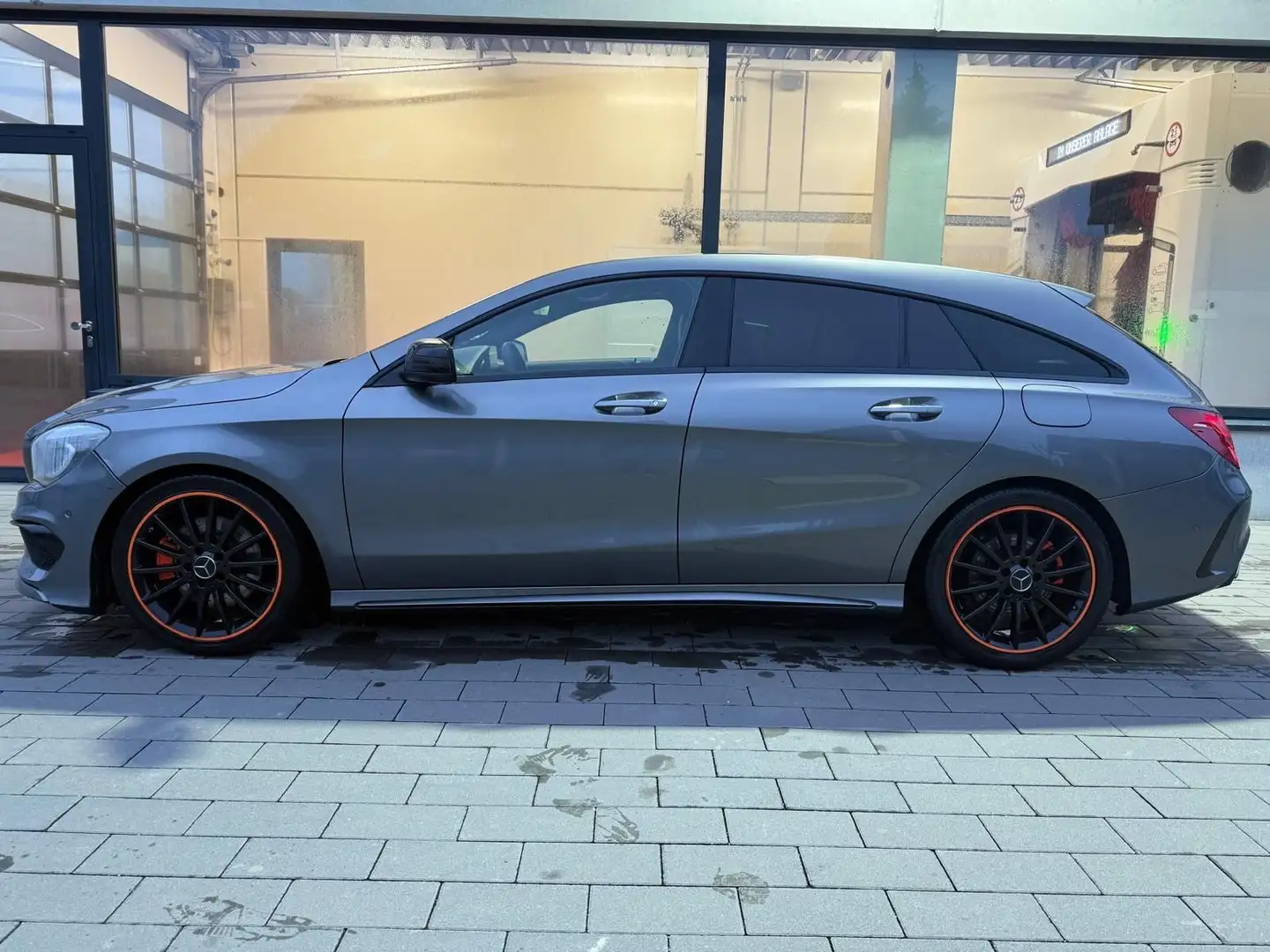 Mercedes-Benz CLA Shooting Brake CLA 220 CDI d 4Matic AMG Grey - 2