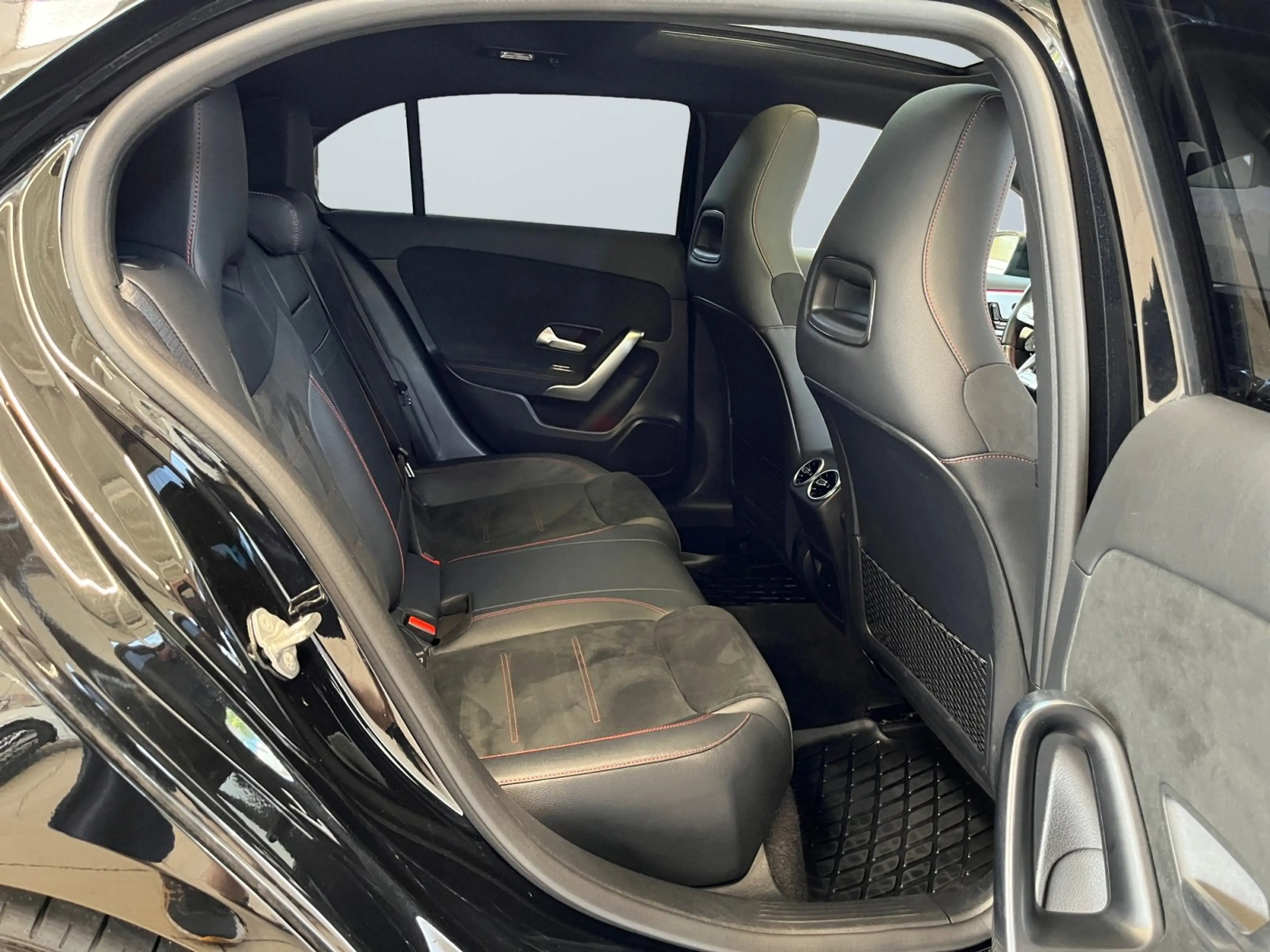 Mercedes-Benz A 35 AMG A35 AMG Aut. 4Matic+ 360°Kamera HeadUp-Display — photo 11