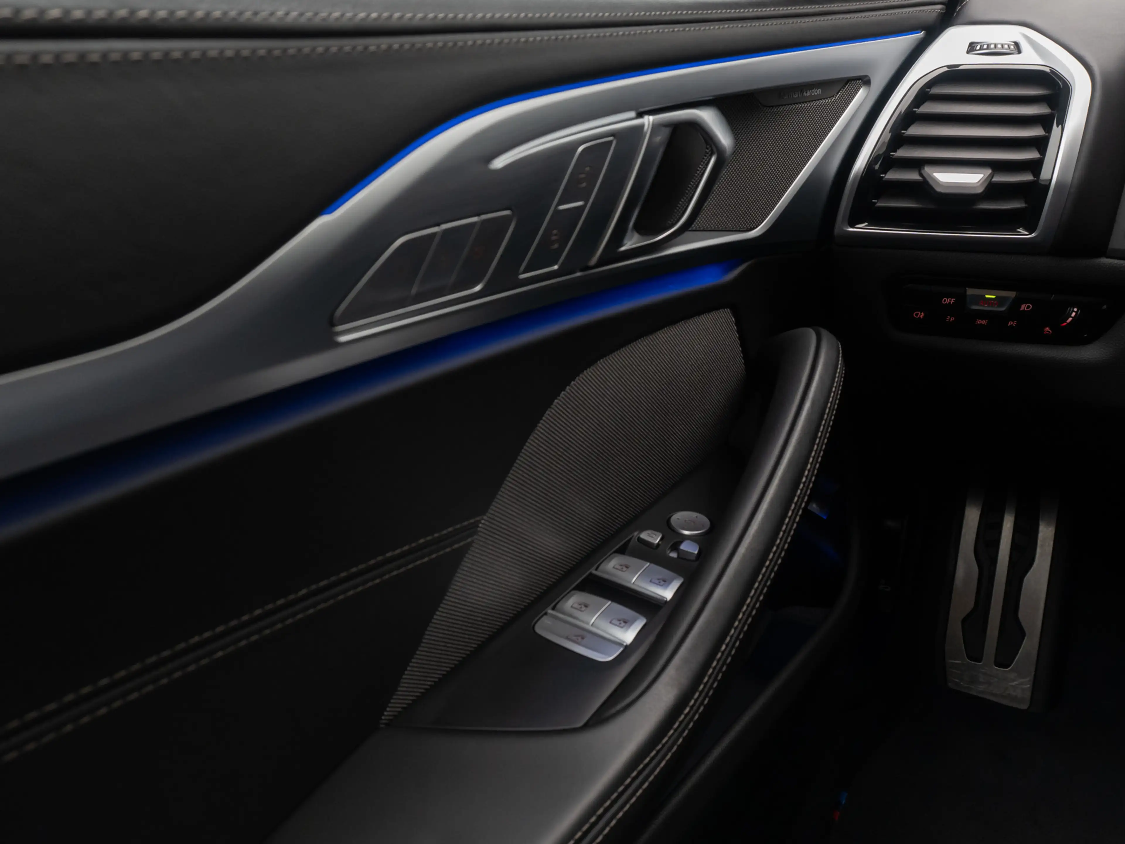 BMW 840 Gran Coupé M Sport DAB SoftClose DisplayKey — photo 33