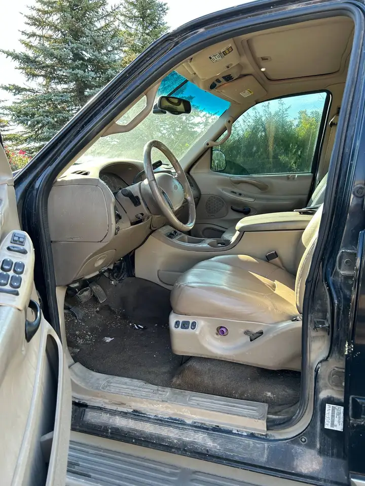 Ford Expedition снимка Ford Expedition