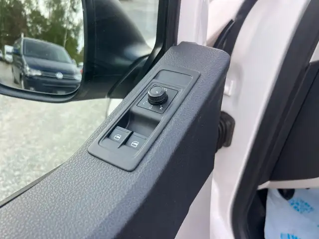 Volkswagen Transporter view 13