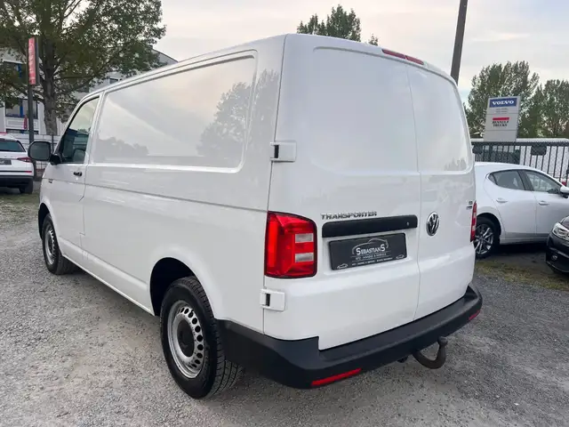 Volkswagen Transporter view 6