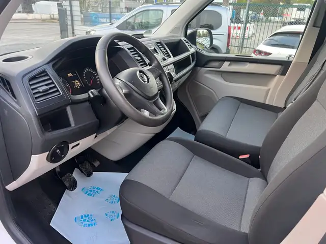 Volkswagen Transporter view 10