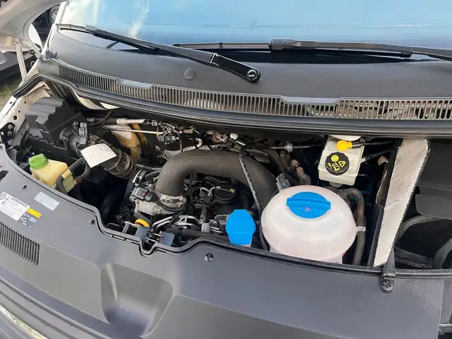 Volkswagen Transporter view 9