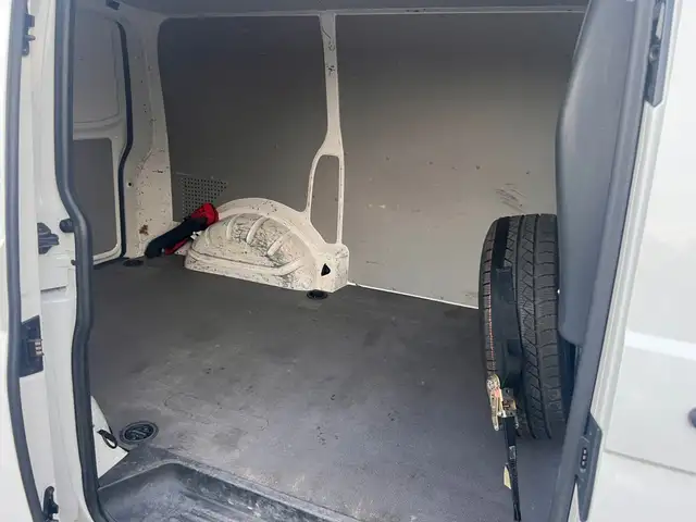 Volkswagen Transporter view 8