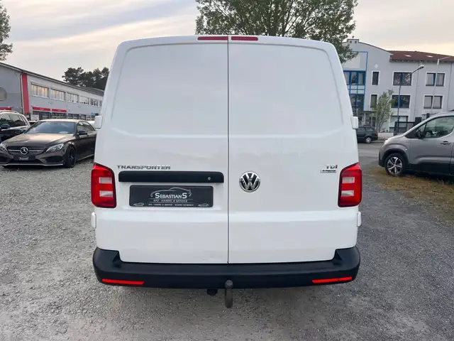 Volkswagen Transporter view 5