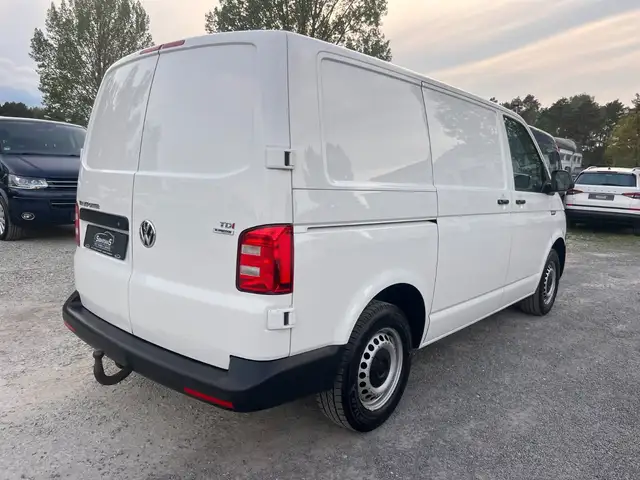 Volkswagen Transporter view 4