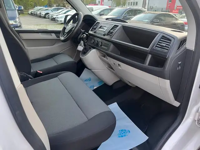 Volkswagen Transporter view 12
