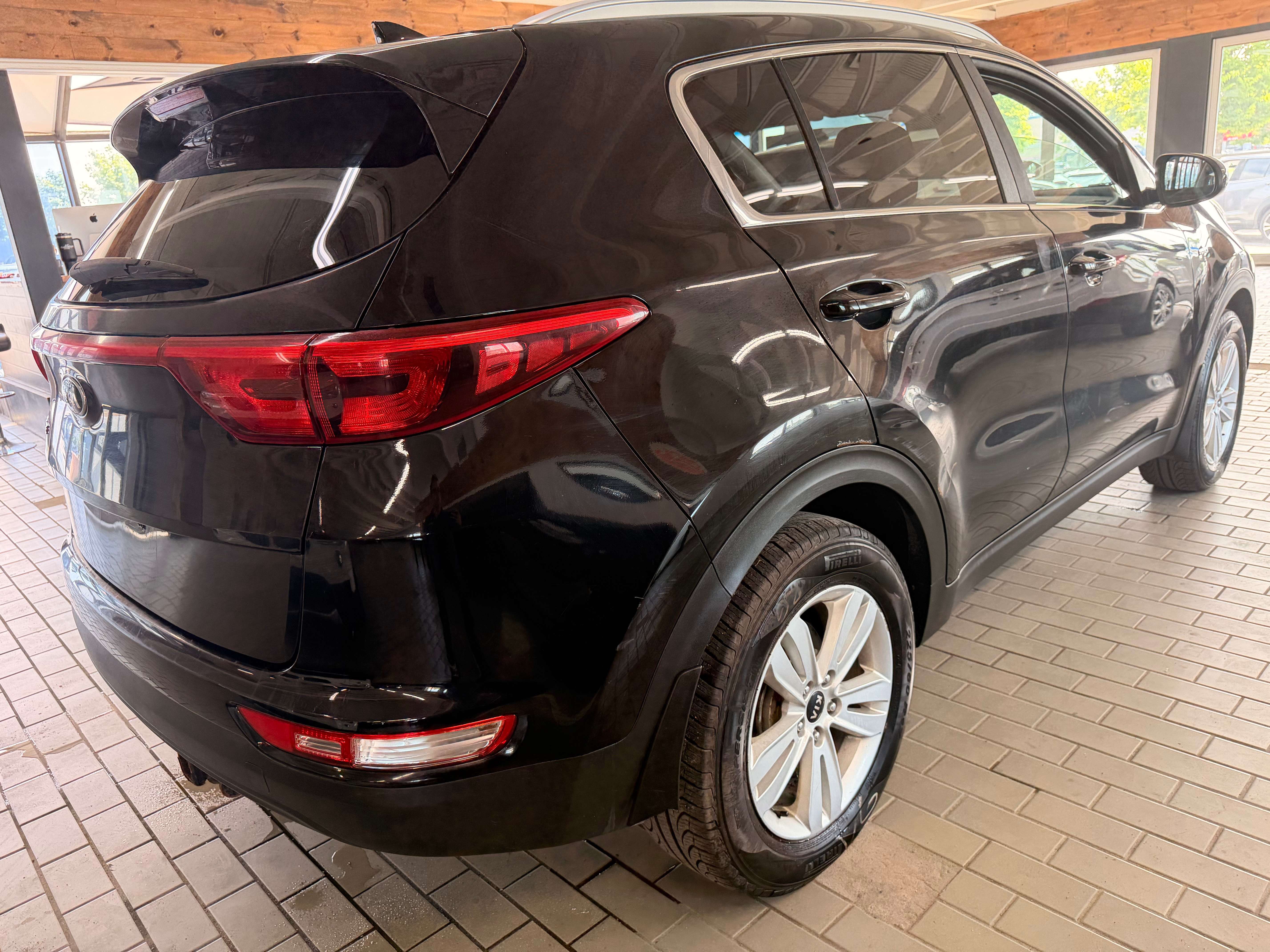 2017 Kia Sportage LX - Image 4