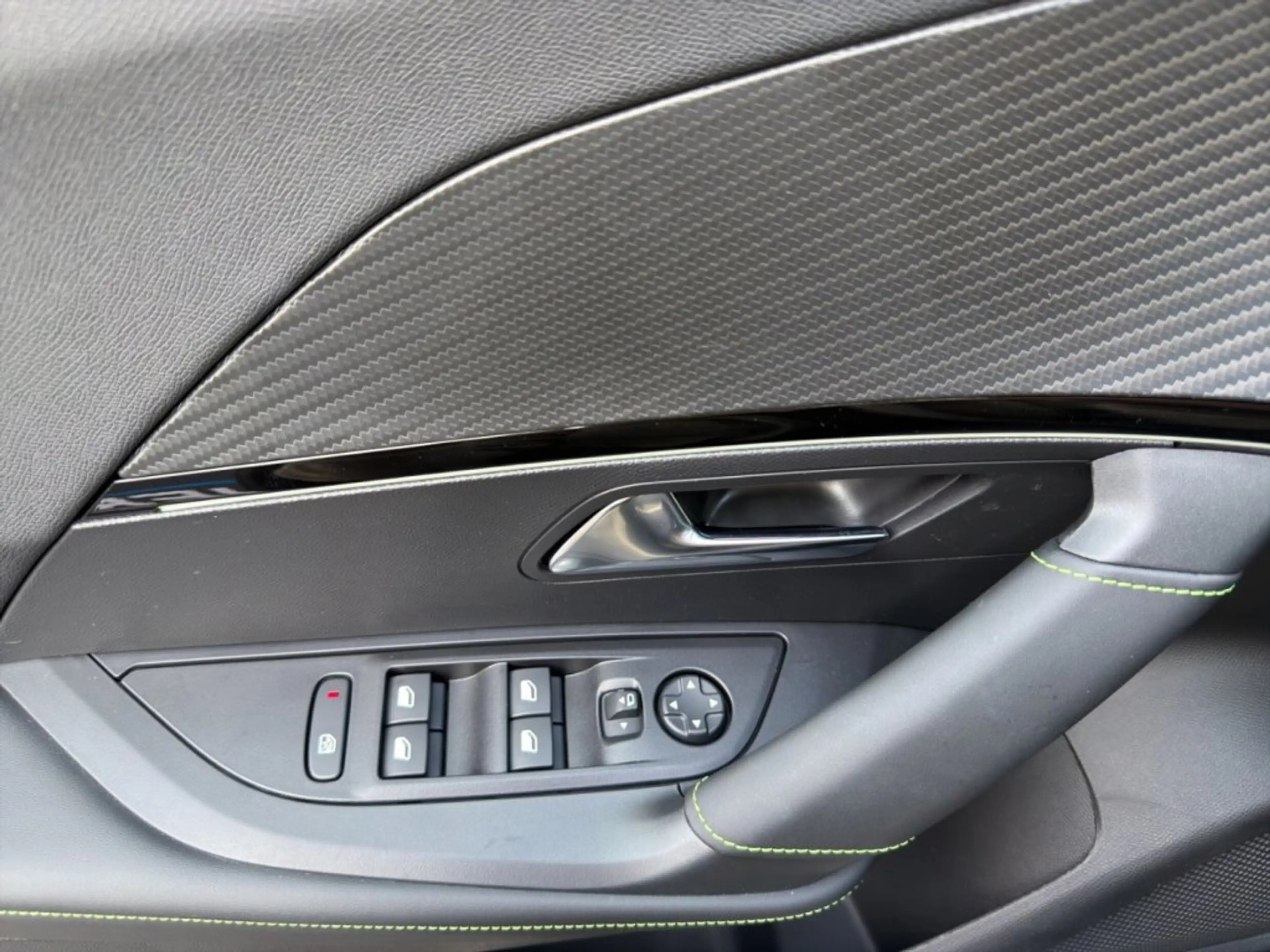Peugeot 2008 GT Benzin 130 EAT8 — photo 15