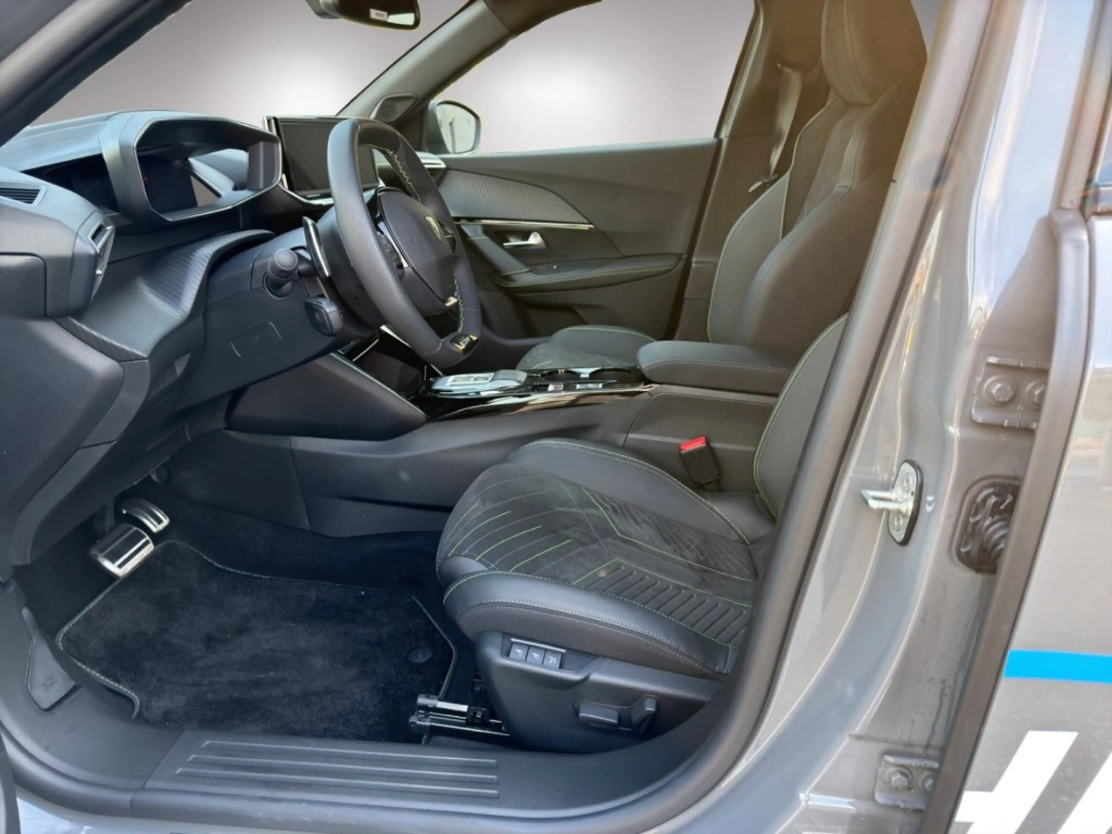 Peugeot 2008 GT Benzin 130 EAT8 — photo 7