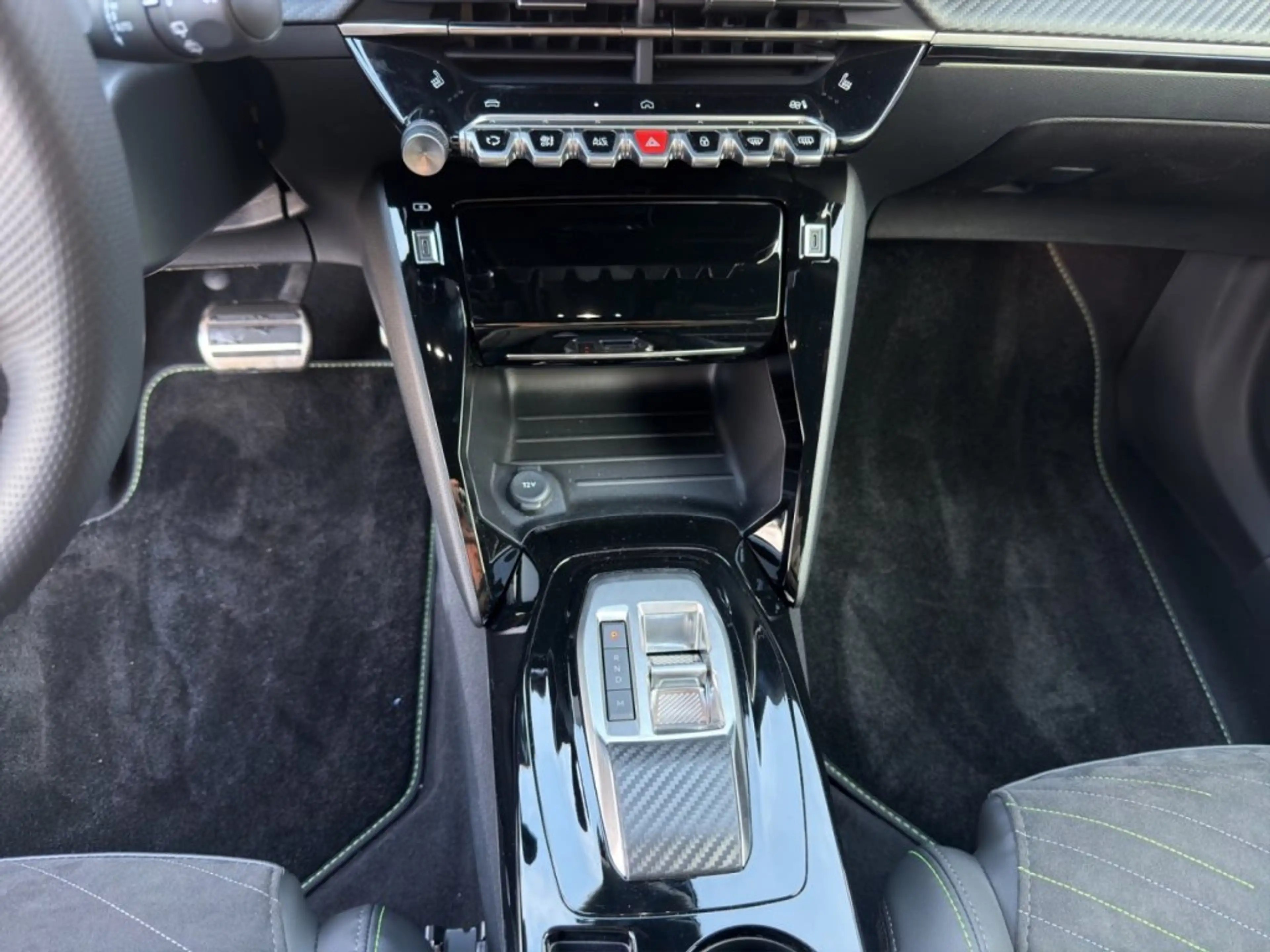 Peugeot 2008 GT Benzin 130 EAT8 — photo 10