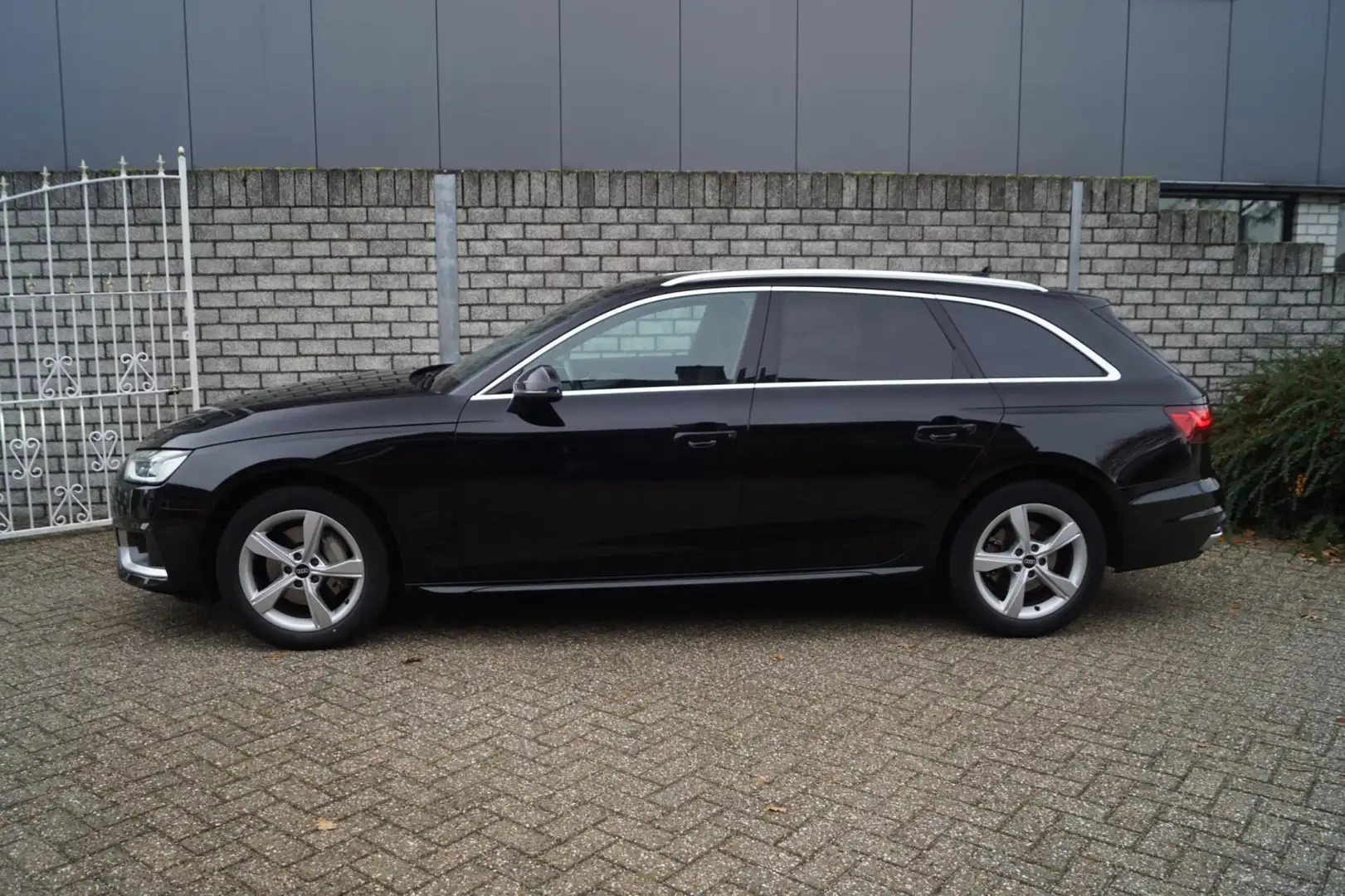 Audi A4 Avant 40 TFSI Advanced Edition Autom Sportst Navi Schwarz - 2
