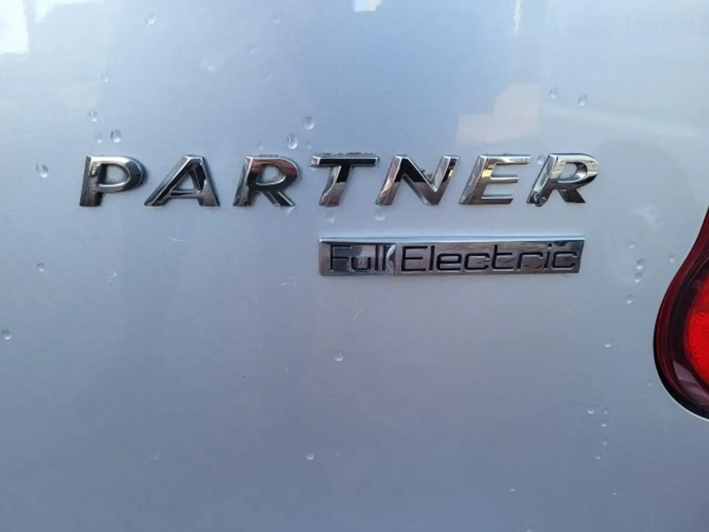 Peugeot Partner Full Electric Silber - 2