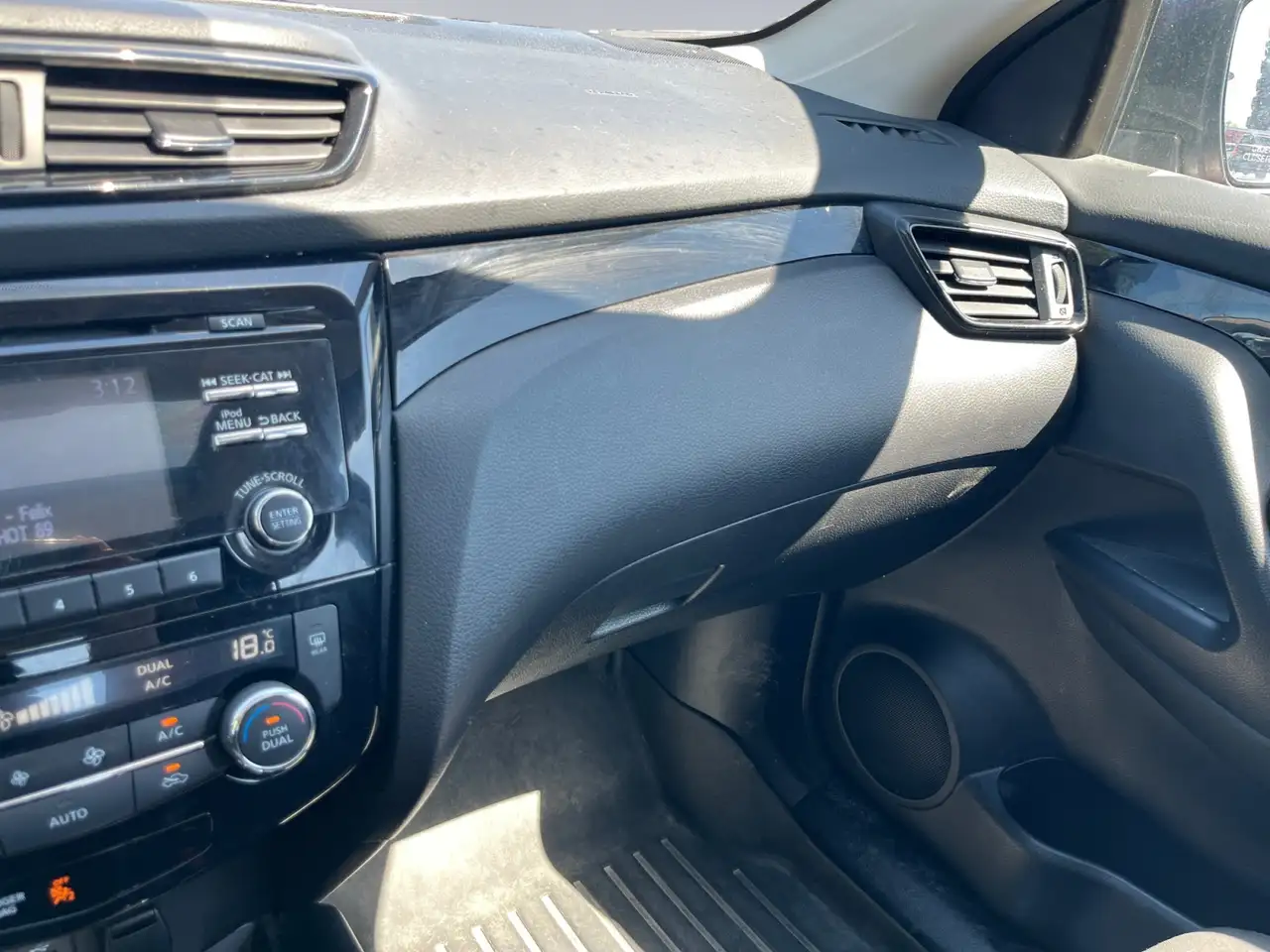 Nissan Qashqai снимка Nissan Qashqai