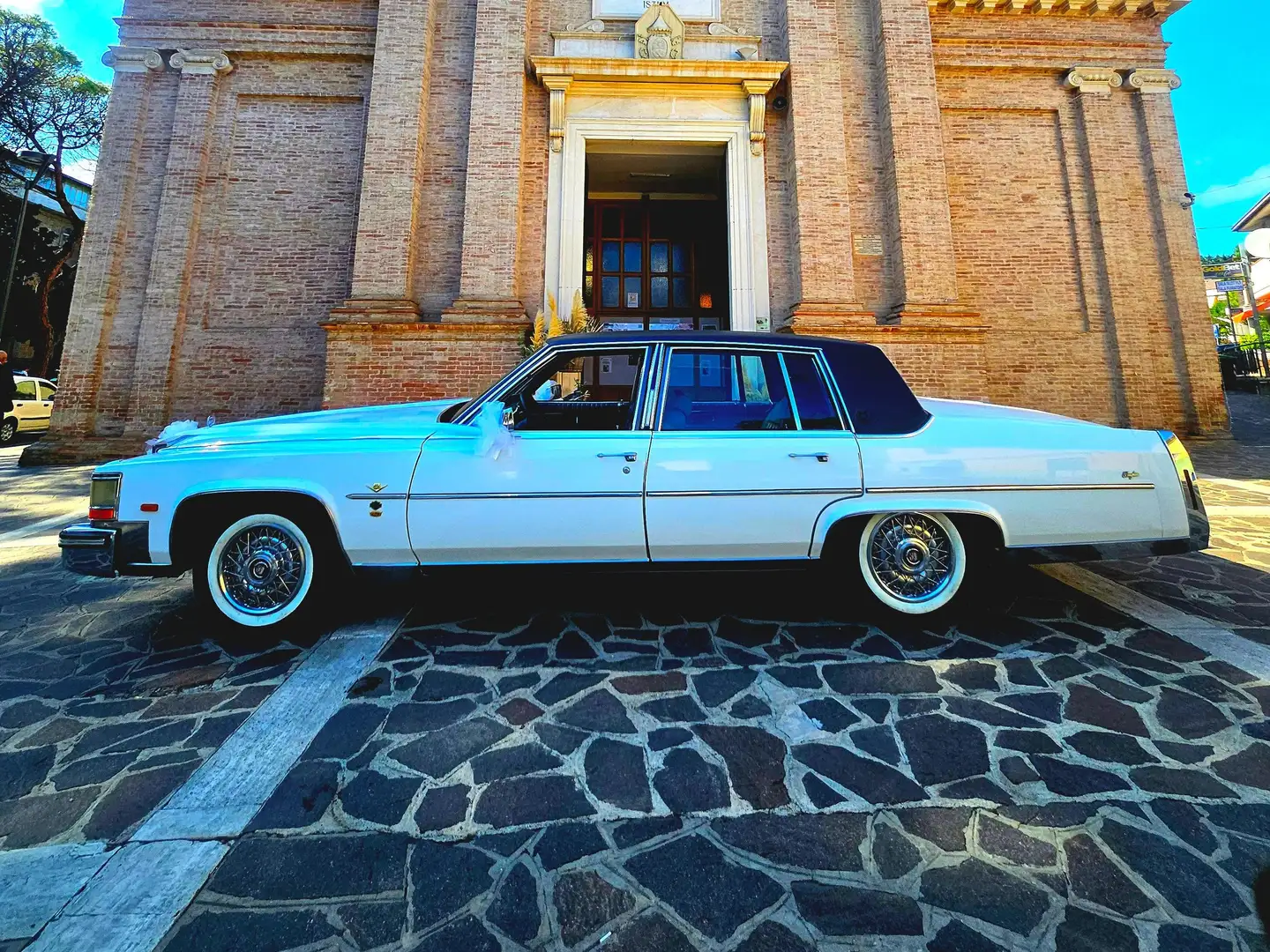 Cadillac Brougham 5.0 Weiß - 1