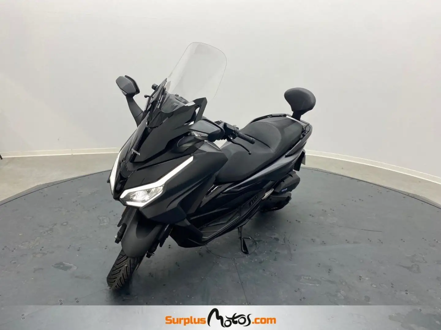 Honda NSS Noir - 1