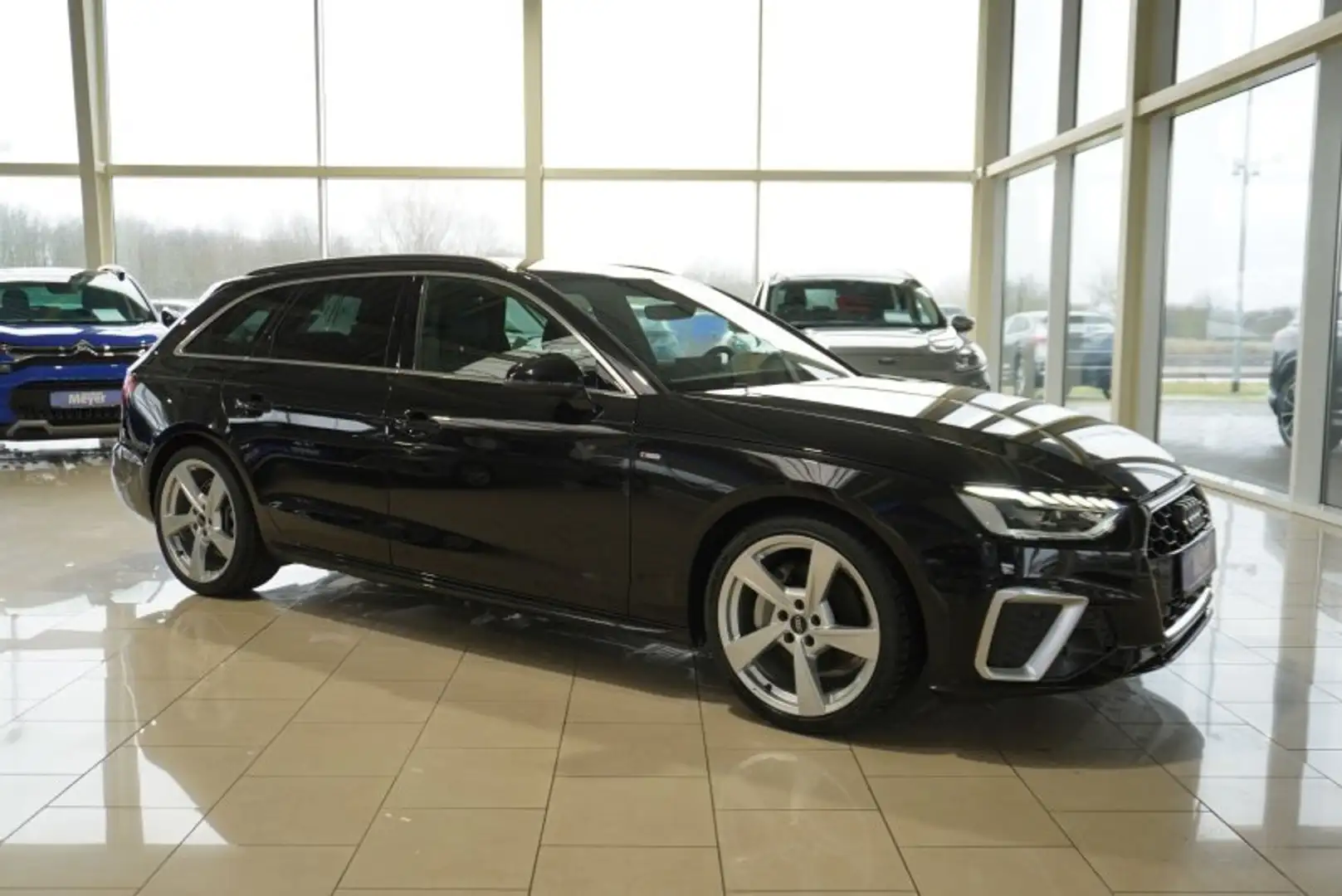 Audi A4 Avant S-Line 40TFSI Navi/Kamera/el.Klappe Černá - 2