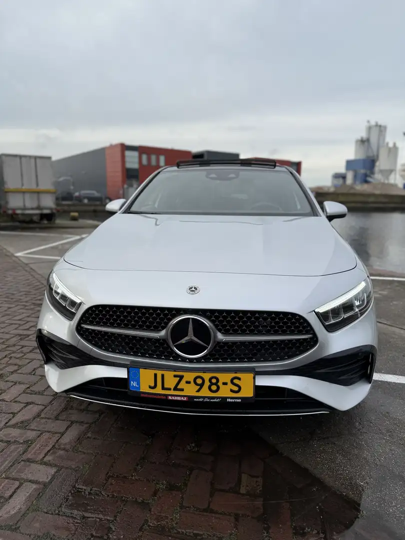 Mercedes-Benz A 200 AMG Line - Pano - apk 2028 - dealer onderhouden Zilver - 1