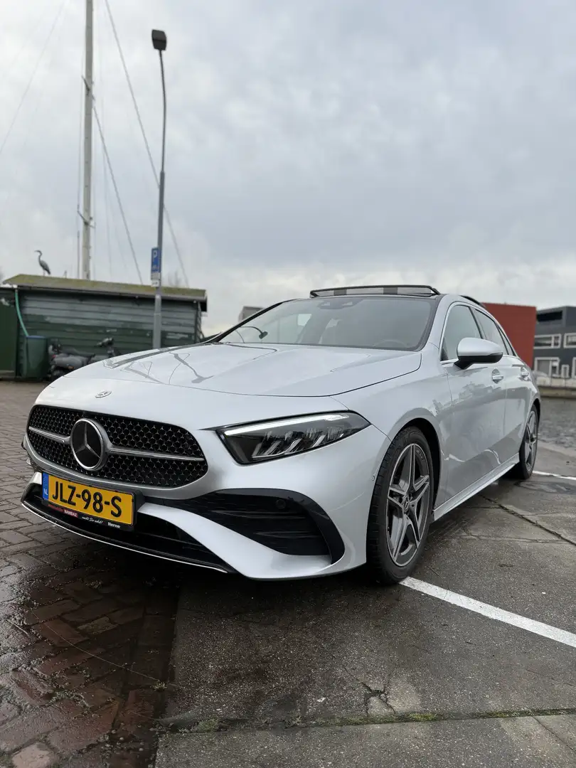 Mercedes-Benz A 200 AMG Line - Pano - apk 2028 - dealer onderhouden Zilver - 2